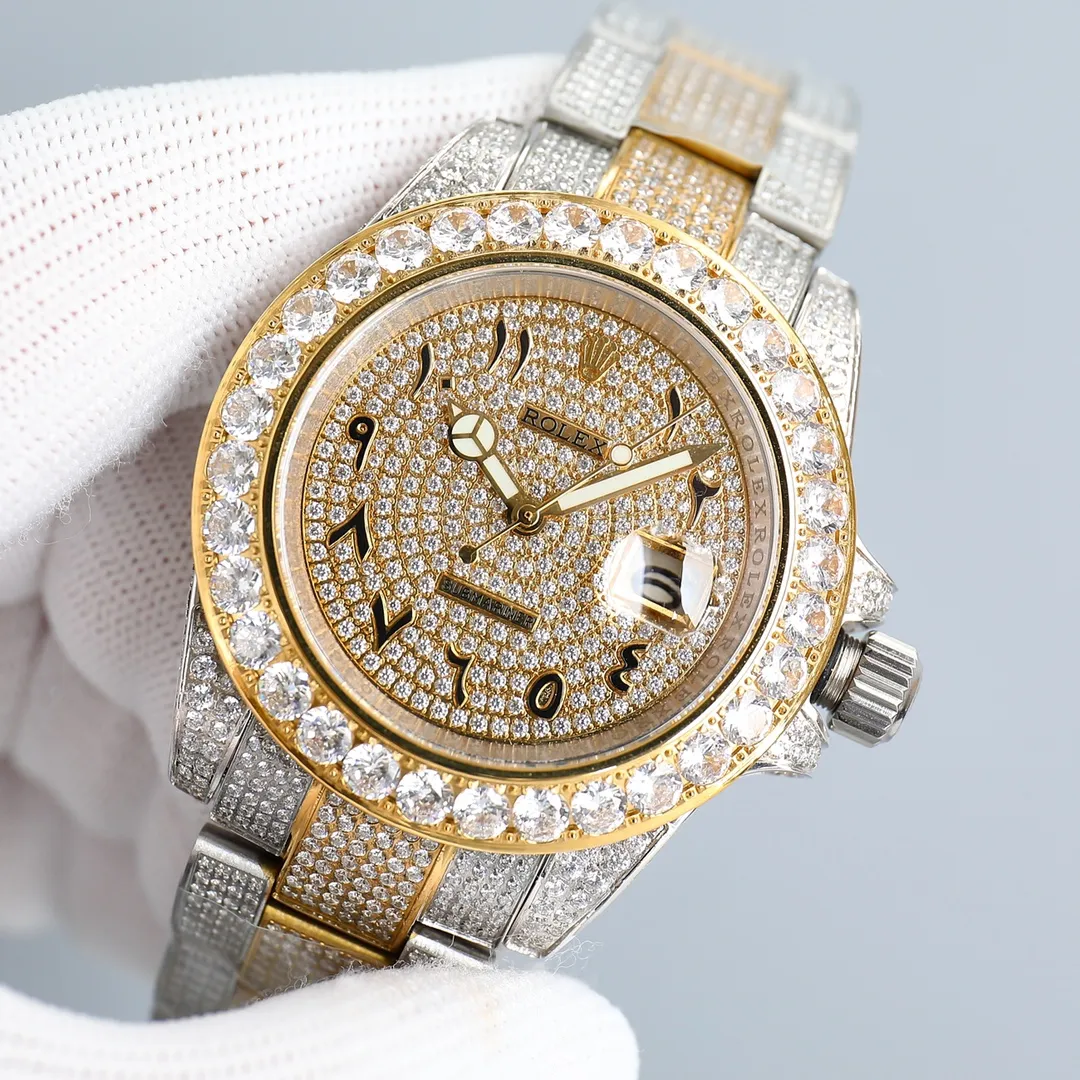 统一价1600 💎劳力士ROLEX 奢华极致满天星版本腕表904精钢打造,密镶顶级施华洛世奇美钻,奢华品质的诠释,璀璨夺目,魅力绽放。表壳表链全镶满美钻,金光闪闪,腕表尺寸42mm