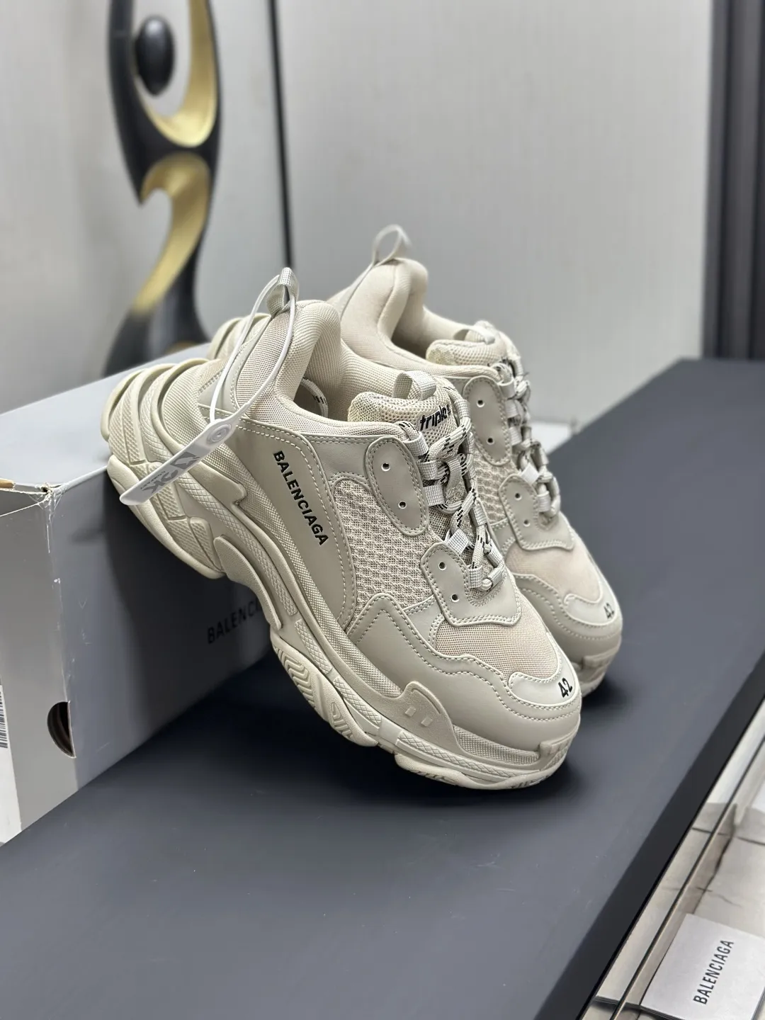 工厂直销&yen;340💰莞产纯原【Ok扫描版本】巴黎世家1.0八层底满Logo字母印花联名 突破不可能 首发原底八层组合巴黎世家不做任何对比 眼见为实 组合细节最接近原版！！原底八层组合 首家实现原档电绣同步公司 字体对位不连线 TPU原模亮底 透气孔厚度均匀 完美公司玩家 艺术家 欢迎细节鉴赏！！码数：35 36 37 38 39 40 41 42 43 44 45 46