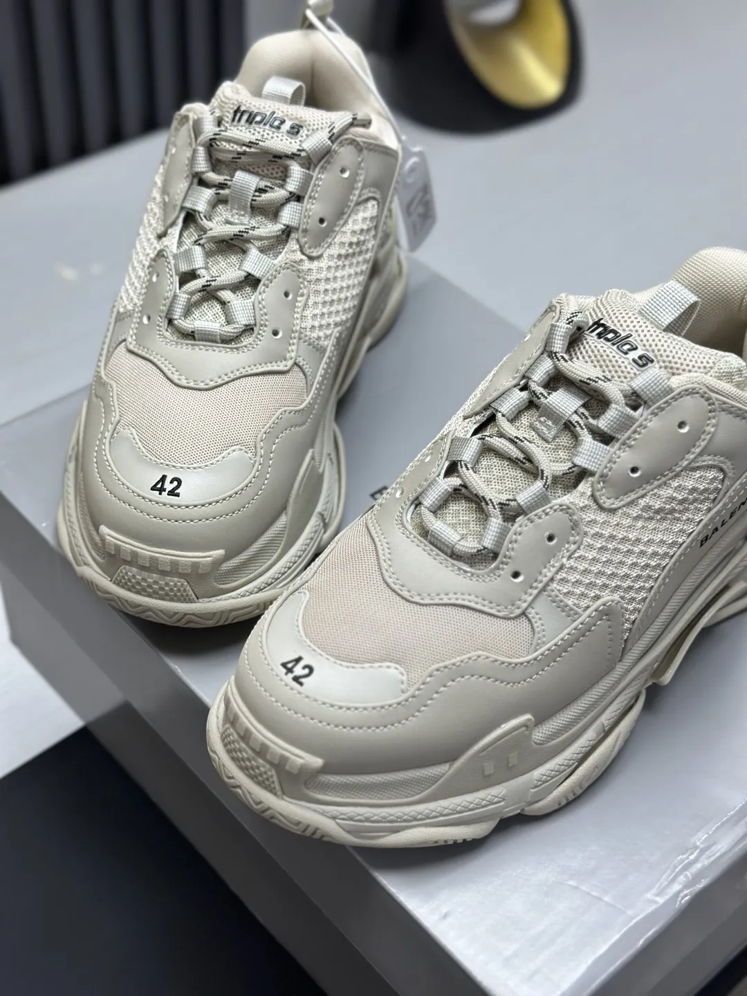 工厂直销&yen;340💰莞产纯原【Ok扫描版本】巴黎世家1.0八层底满Logo字母印花联名 突破不可能 首发原底八层组合巴黎世家不做任何对比 眼见为实 组合细节最接近原版！！原底八层组合 首家实现原档电绣同步公司 字体对位不连线 TPU原模亮底 透气孔厚度均匀 完美公司玩家 艺术家 欢迎细节鉴赏！！码数：35 36 37 38 39 40 41 42 43 44 45 46