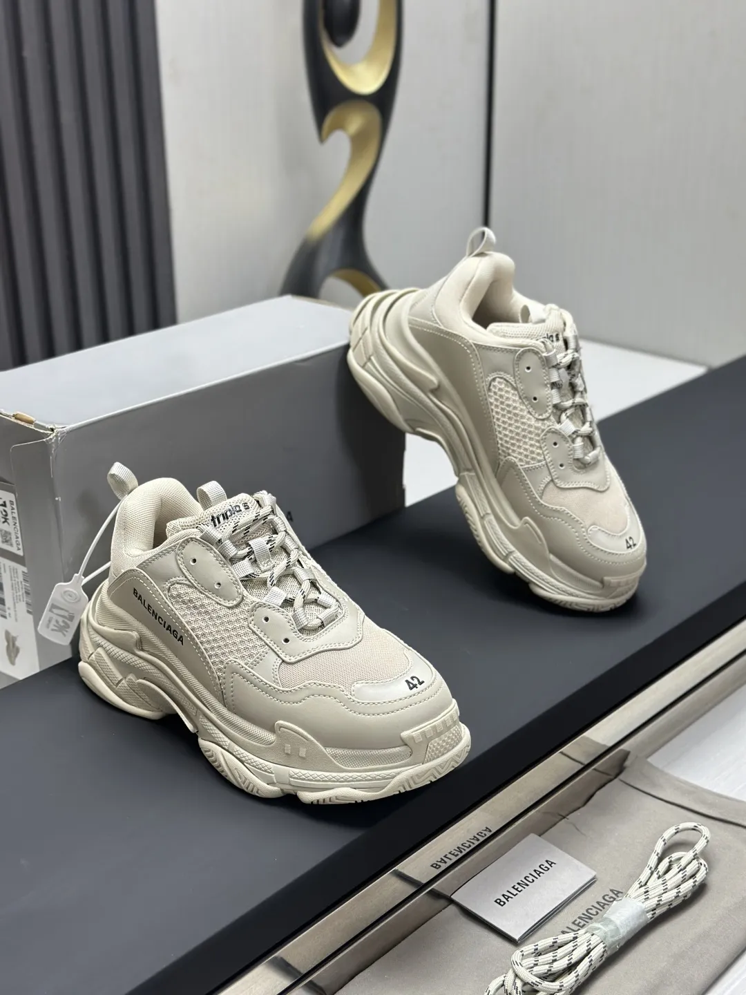 工厂直销&yen;340💰莞产纯原【Ok扫描版本】巴黎世家1.0八层底满Logo字母印花联名 突破不可能 首发原底八层组合巴黎世家不做任何对比 眼见为实 组合细节最接近原版！！原底八层组合 首家实现原档电绣同步公司 字体对位不连线 TPU原模亮底 透气孔厚度均匀 完美公司玩家 艺术家 欢迎细节鉴赏！！码数：35 36 37 38 39 40 41 42 43 44 45 46