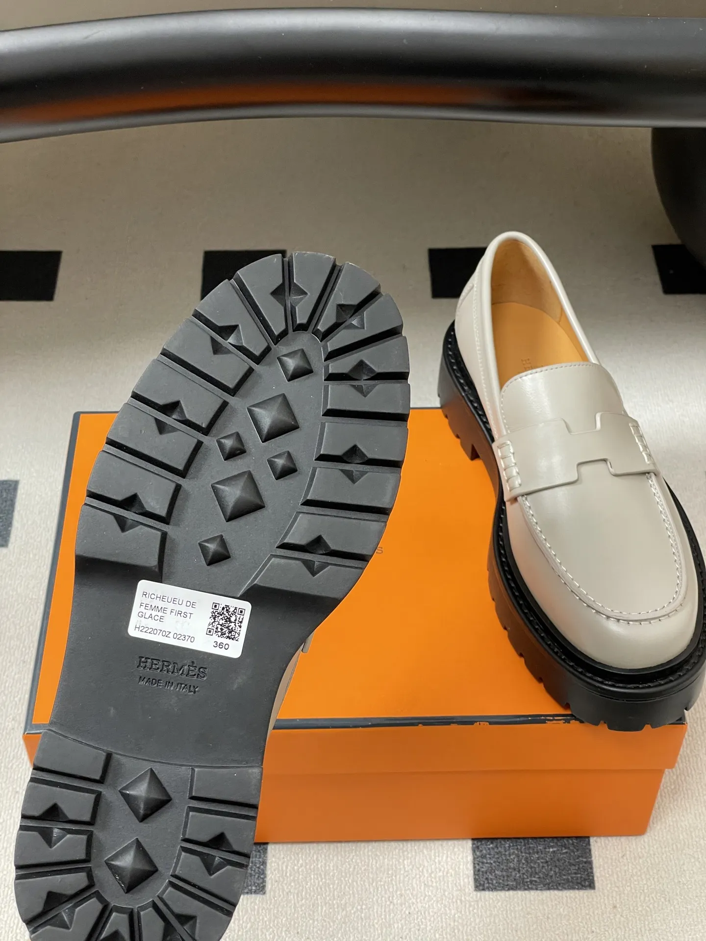 p400-顶级品质 Hermes 爱马仕🐎 H家Klement乐福鞋系列 经典H鞋面厚底乐福鞋老钱风增高小皮鞋 小牛皮乐福鞋，搭配橡胶厚底，经典