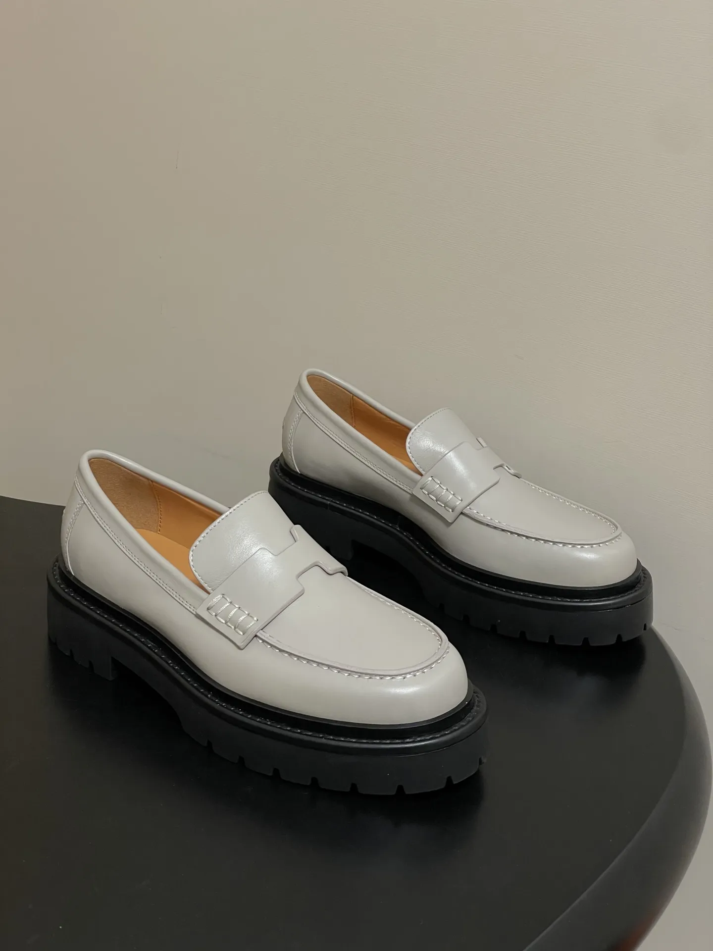 p400-顶级品质 Hermes 爱马仕🐎 H家Klement乐福鞋系列 经典H鞋面厚底乐福鞋老钱风增高小皮鞋 小牛皮乐福鞋,搭配橡胶厚底,经典