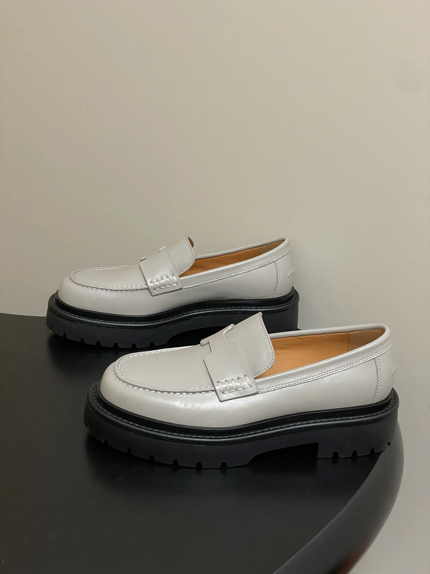 p400-顶级品质 Hermes 爱马仕🐎 H家Klement乐福鞋系列 经典H鞋面厚底乐福鞋老钱风增高小皮鞋 小牛皮乐福鞋，搭配橡胶厚底，经典