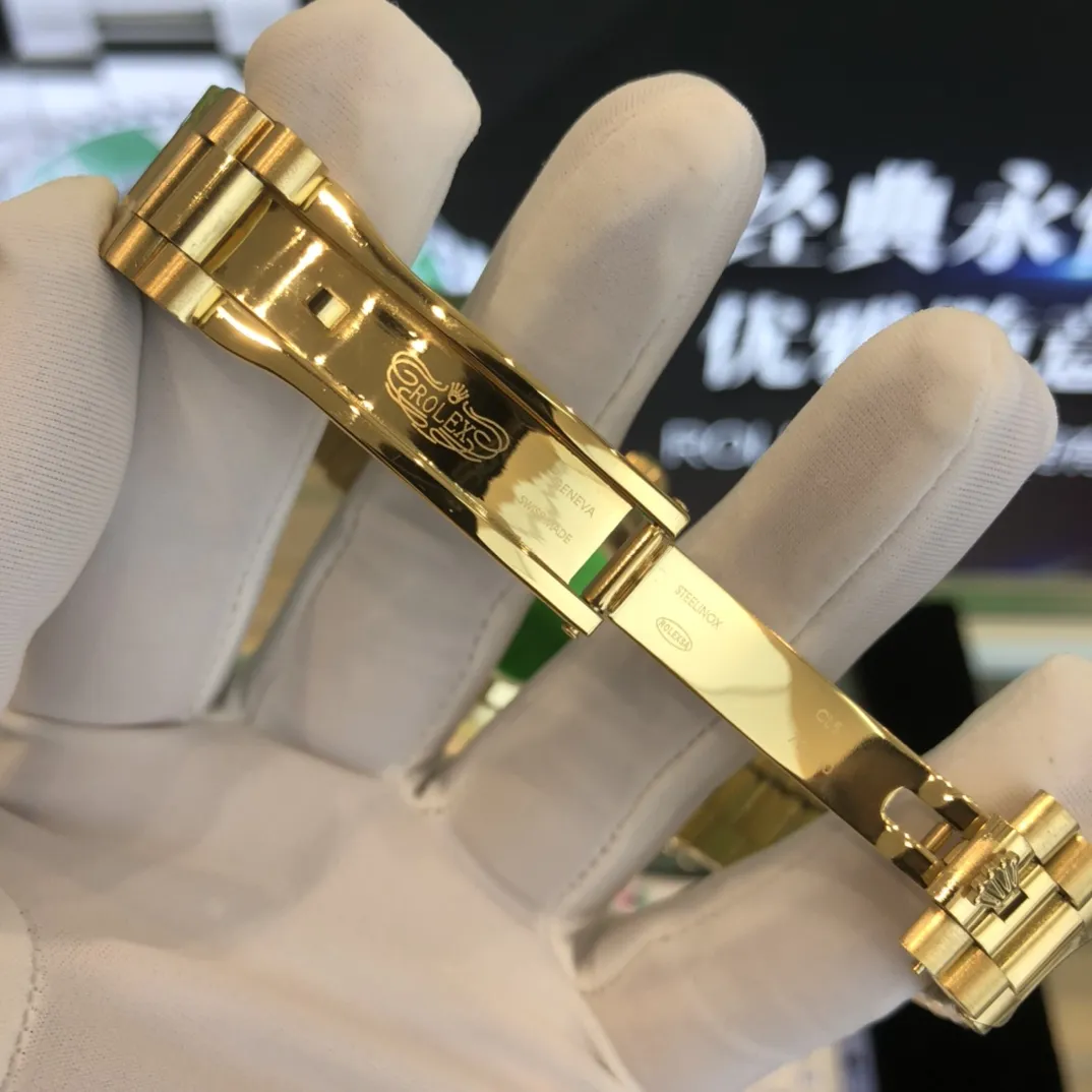 320💰 劳力士Rolex 日志系列双历腕表 采用全自动机械机芯 【表壳直径41mm 厚10mm与原装同步】有人钟情其精确，有人欣赏其典雅，有人喜爱其坚固，至尊名表劳力士（Rolex），品质精良，工艺精湛，糅合尊贵、典雅和独特气质于一身，位列世界手表业之翘楚，被称为&ldquo;精确&rdquo;的代名词！专注品质，不忘初衷！ 实物无P图拍摄效果！