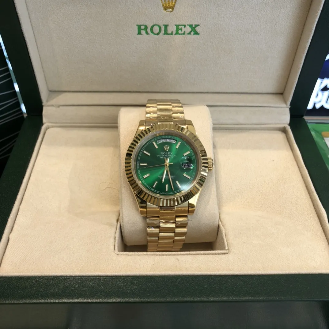 320💰 劳力士Rolex 日志系列双历腕表 采用全自动机械机芯 【表壳直径41mm 厚10mm与原装同步】有人钟情其精确,有人欣赏其典雅,有人喜爱其坚固,至尊名表劳力士(Rolex),品质精良,工艺精湛,糅合尊贵、典雅和独特气质于一身,位列世界手表业之翘楚,被称为“精确”的代名词!专注品质,不忘初衷! 实物无P图拍摄效果!鉴赏精准细节精湛,演绎出奢华与精致的品牌精神,欢迎转载。