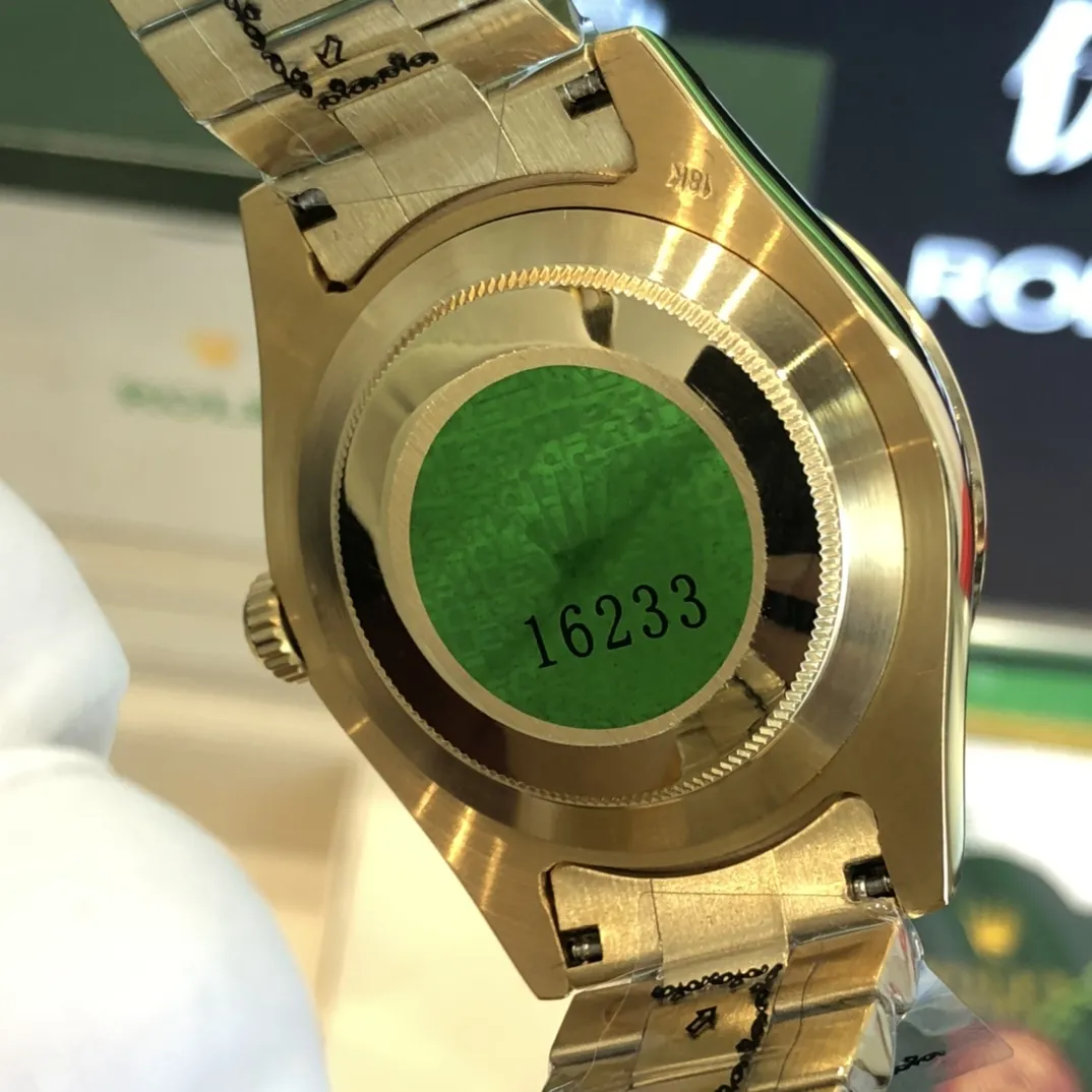 320💰 劳力士Rolex 日志系列双历腕表 采用全自动机械机芯 【表壳直径41mm 厚10mm与原装同步】有人钟情其精确,有人欣赏其典雅,有人喜爱其坚固,至尊名表劳力士(Rolex),品质精良,工艺精湛,糅合尊贵、典雅和独特气质于一身,位列世界手表业之翘楚,被称为“精确”的代名词!专注品质,不忘初衷! 实物无P图拍摄效果!