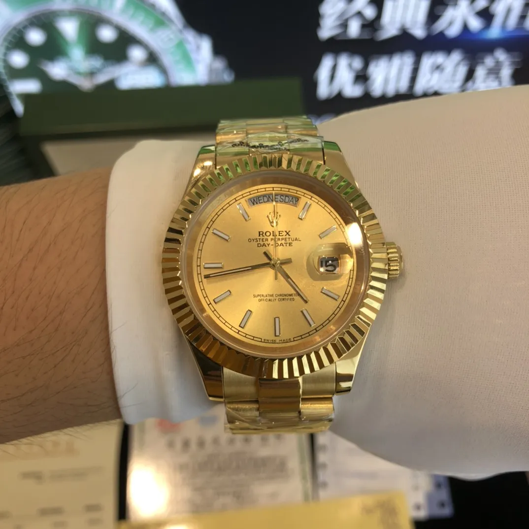320💰 劳力士Rolex 日志系列双历腕表 采用全自动机械机芯 【表壳直径41mm 厚10mm与原装同步】有人钟情其精确,有人欣赏其典雅,有人喜爱其坚固,至尊名表劳力士(Rolex),品质精良,工艺精湛,糅合尊贵、典雅和独特气质于一身,位列世界手表业之翘楚,被称为“精确”的代名词!专注品质,不忘初衷! 实物无P图拍摄效果!鉴赏精准细节精湛,演绎出奢华与精致的品牌精神,欢迎转载。