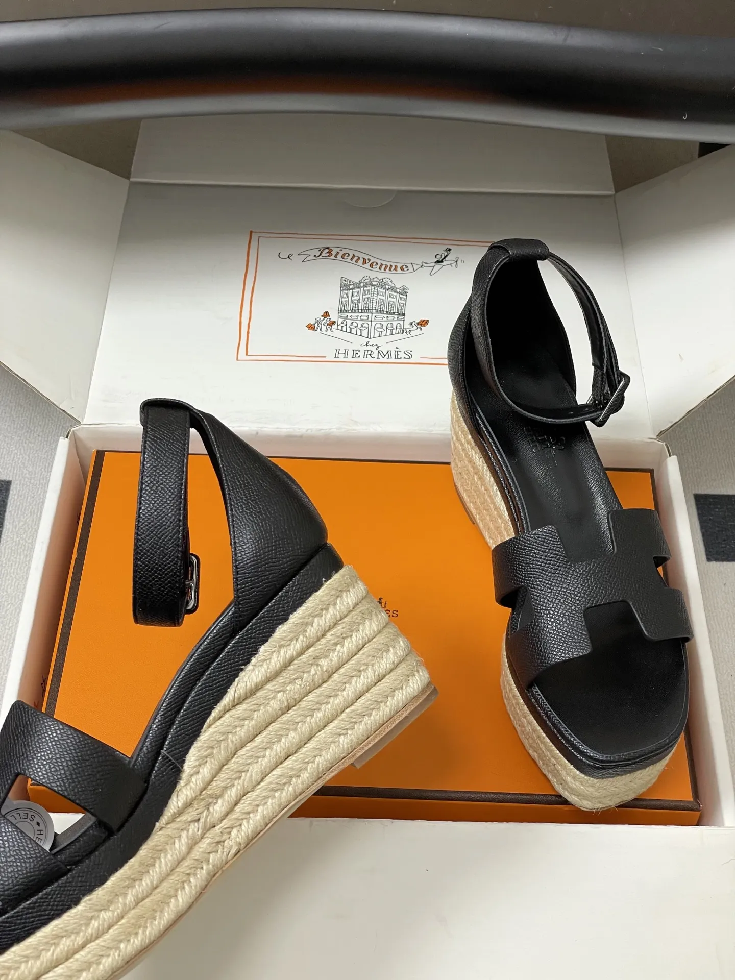 p380-顶级品质（配高档飞机盒✈️） Hermes 爱马仕🐎 H家 Elda草编鞋系列经典H型鞋面坡跟凉鞋露趾后绑带高跟麻绳凉鞋 小牛皮草编鞋，