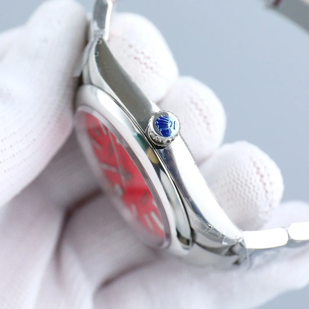 统一价1200 💎C新品劳力士蚝式恒动型41系列1⃣️搭配劳力士全新3230一体机芯;2⃣️表径41mm与原装一致;3⃣️表盘打磨字钉顶级瑞士冰蓝色夜光,与劳力士原厂夜光一致;4⃣️超级904钢材质,镜面蓝宝石玻璃;5⃣️表带顶级做工蚝式钢三格链节、给予手腕最高最好的舒适度,每个极致的细节都是工厂匠心开发的诚意!!!