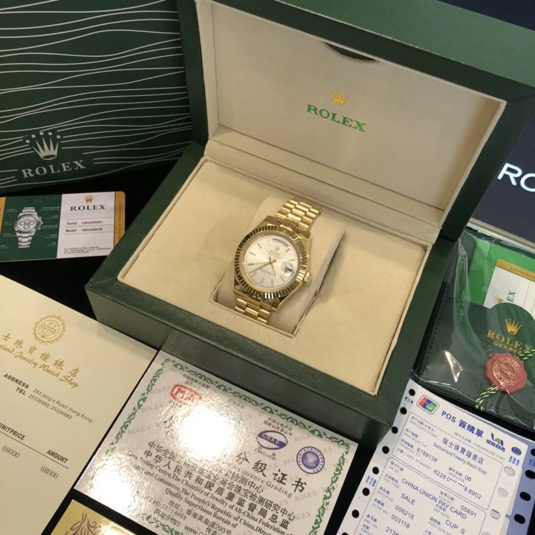 320💰 劳力士Rolex 日志系列双历腕表 采用全自动机械机芯 【表壳直径41mm 厚10mm与原装同步】有人钟情其精确,有人欣赏其典雅,有人喜爱其坚固,至尊名表劳力士(Rolex),品质精良,工艺精湛,糅合尊贵、典雅和独特气质于一身,位列世界手表业之翘楚,被称为“精确”的代名词!专注品质,不忘初衷! 实物无P图拍摄效果!