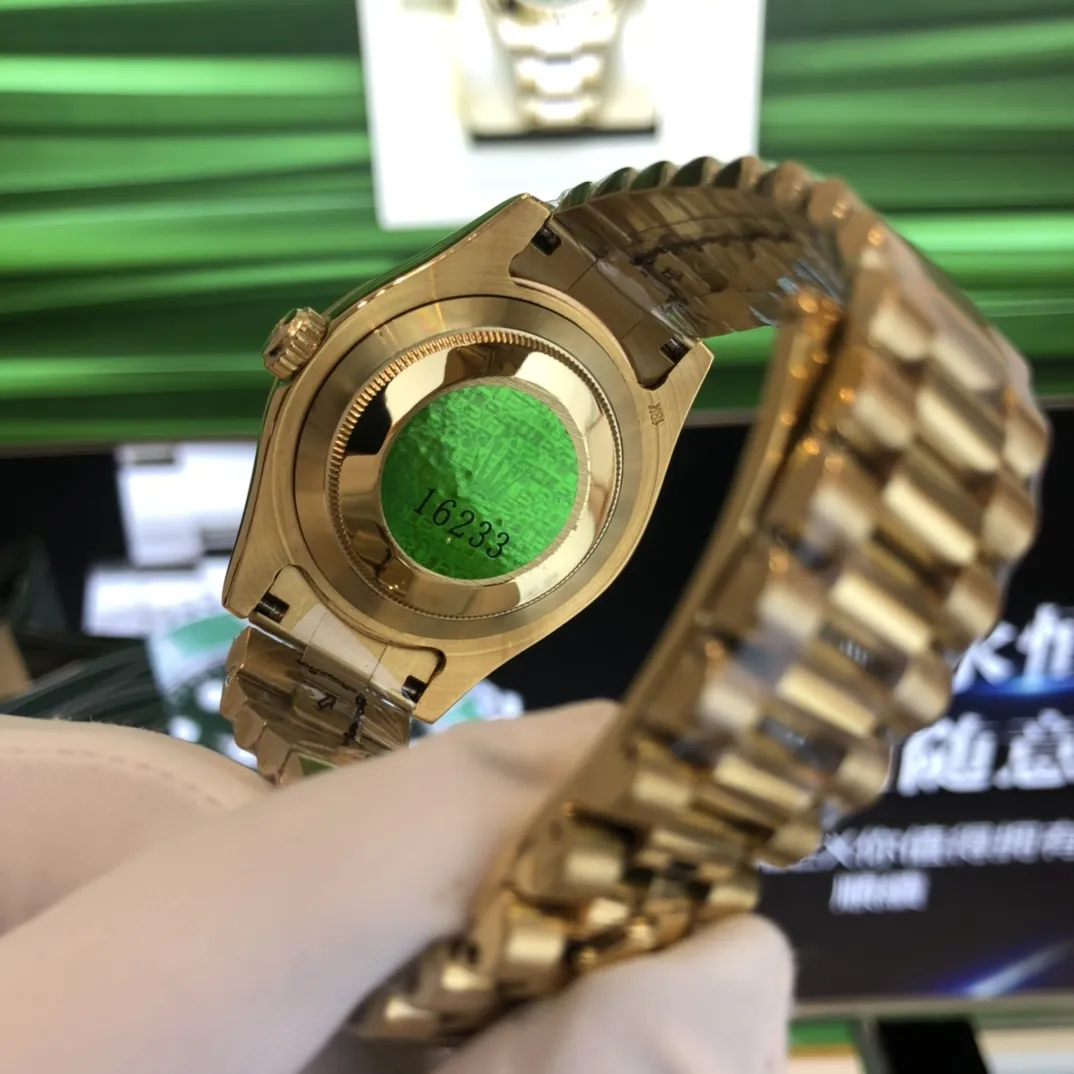 320💰 劳力士Rolex 日志系列双历腕表 劳力士Rolex 日志系列双历腕表 采用全自动机械机芯 【表壳直径41mm 厚10mm与原装同步】有人钟情其精确,有人欣赏其典雅,有人喜爱其坚固,至尊名表劳力士(Rolex),品质精良,工艺精湛,糅合尊贵、典雅和独特气质于一身,位列世界手表业之翘楚,被称为“精确”的代名词!专注品质,不忘初衷! 实物无P图拍摄效果!演绎出奢华与精致的品牌精神,欢迎转载。