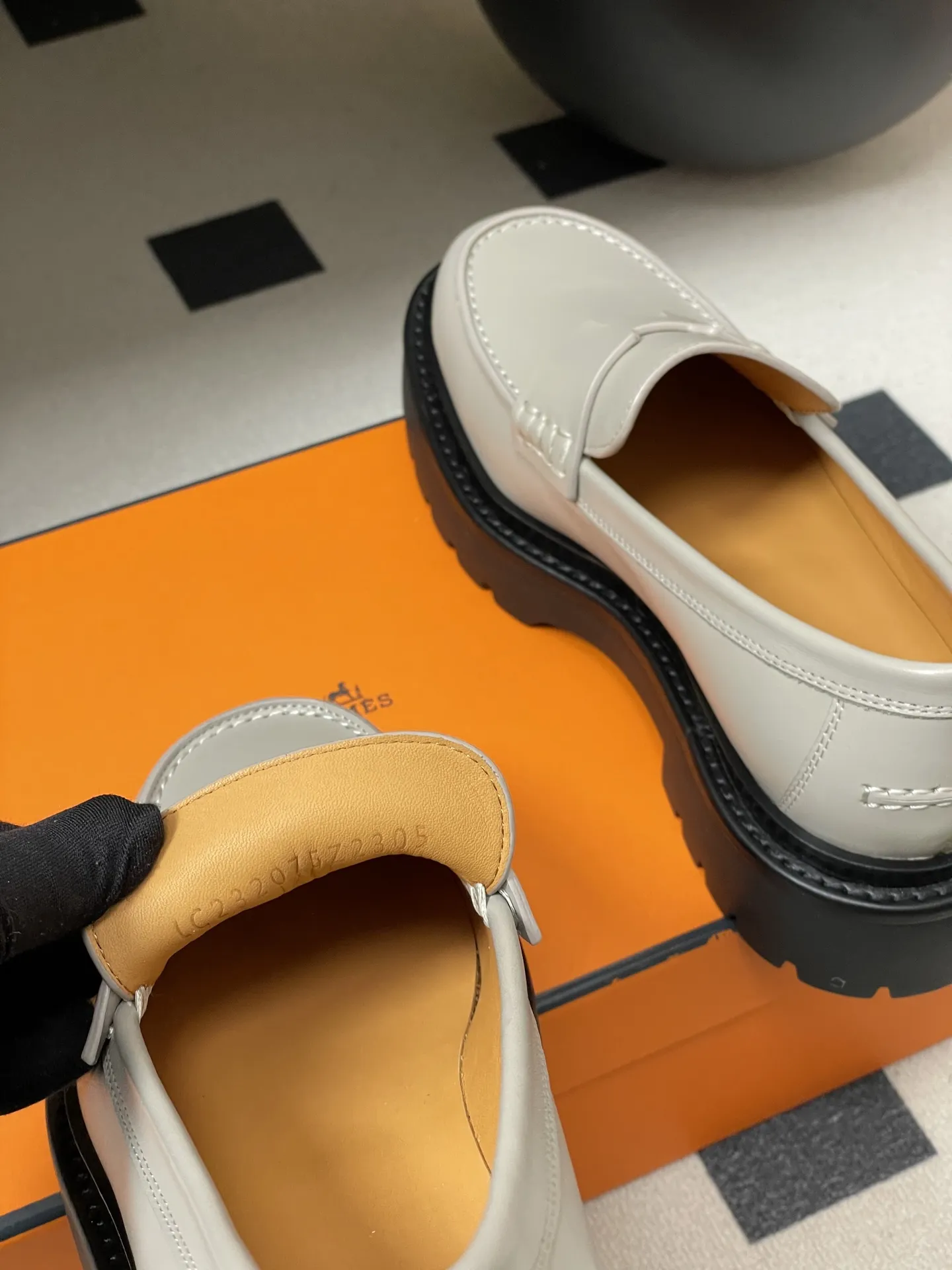 p400-顶级品质 Hermes 爱马仕🐎 H家Klement乐福鞋系列 经典H鞋面厚底乐福鞋老钱风增高小皮鞋 小牛皮乐福鞋，搭配橡胶厚底，经典