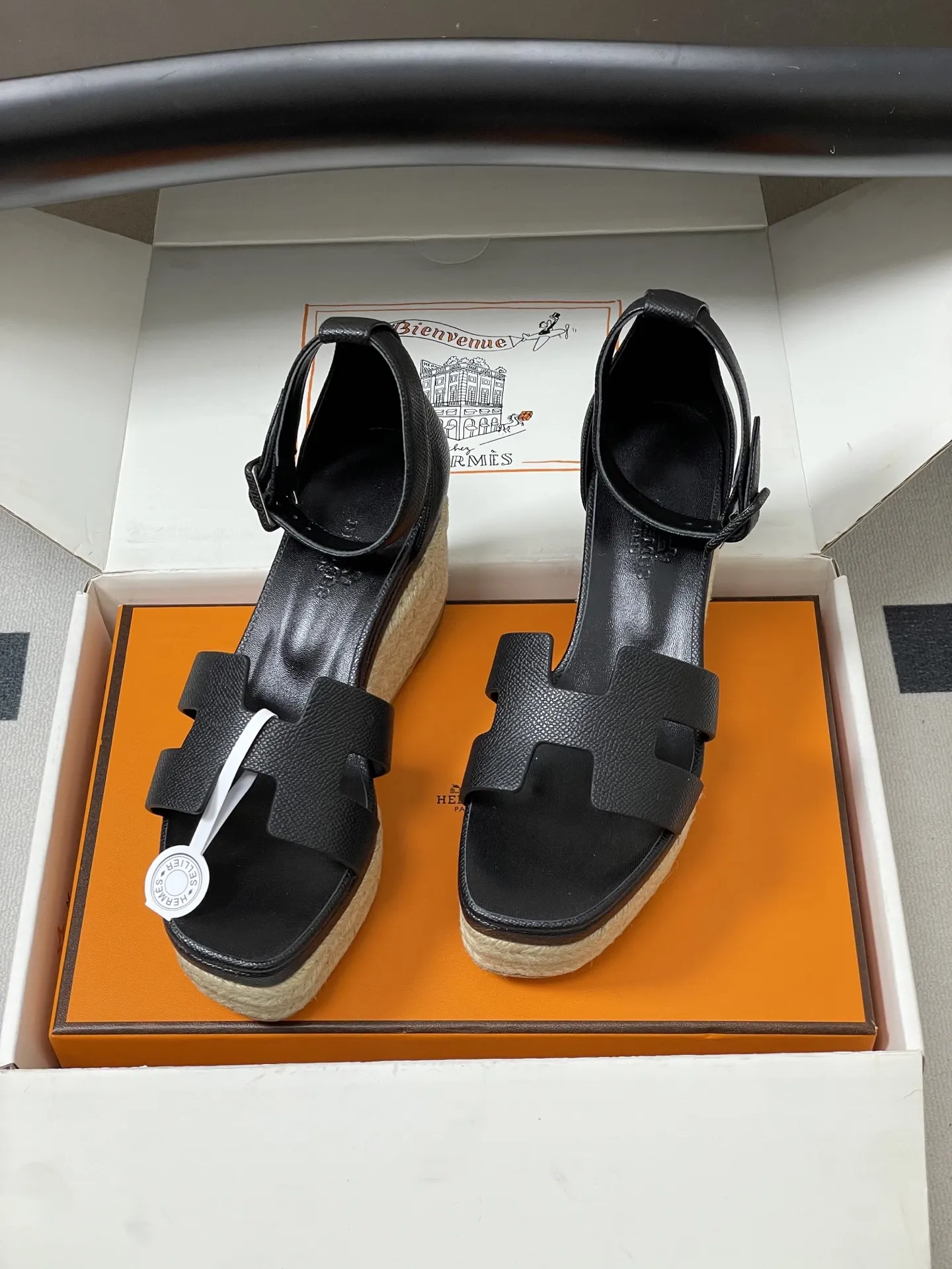 p380-顶级品质(配高档飞机盒✈️) Hermes 爱马仕🐎 H家 Elda草编鞋系列经典H型鞋面坡跟凉鞋露趾后绑带高跟麻绳凉鞋 小牛皮草编鞋,