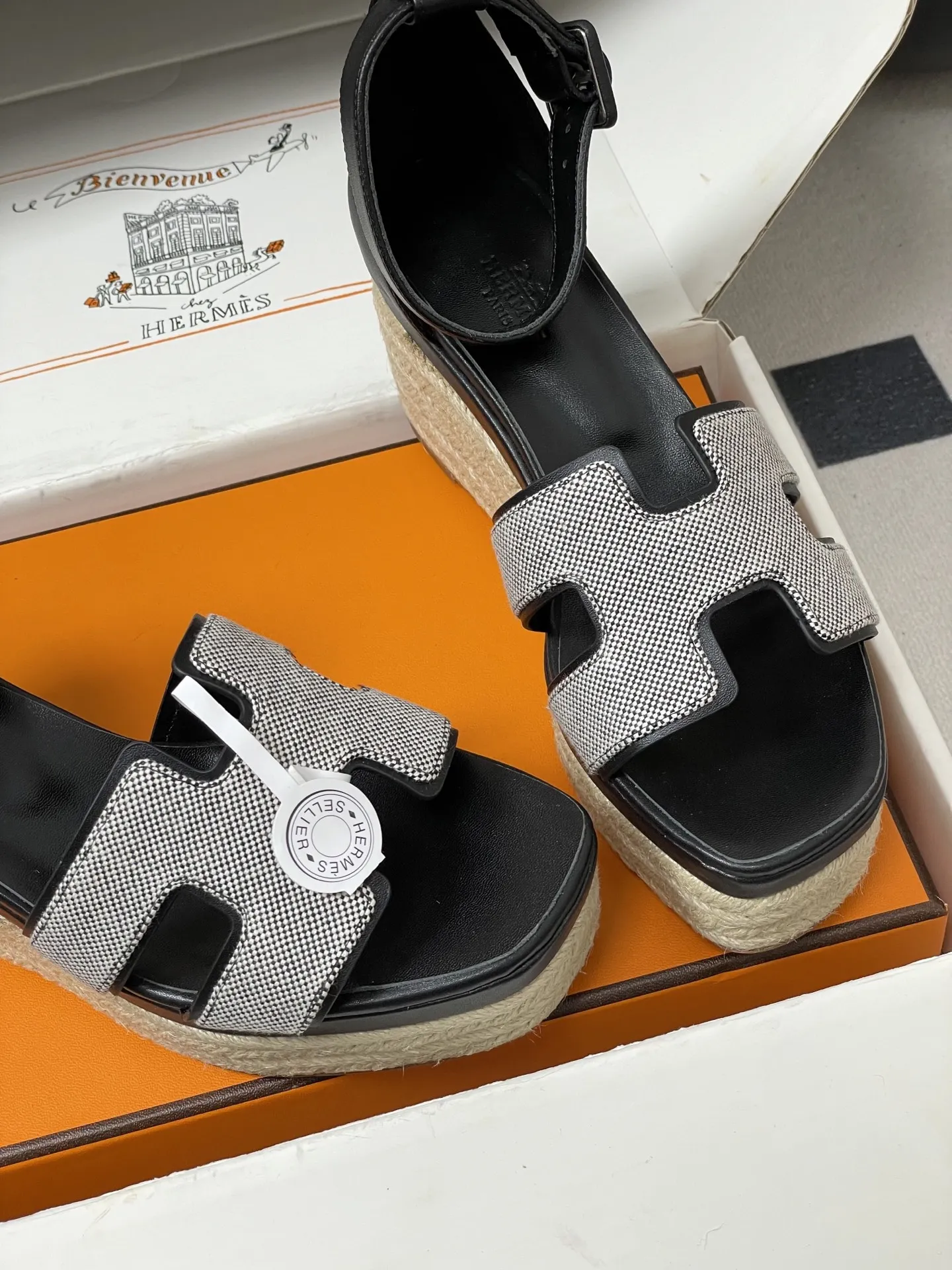 p390-顶级品质（配高档飞机盒✈️） Hermes 爱马仕🐎 H家 Elda草编鞋系列经典H型鞋面坡跟凉鞋露趾后绑带高跟麻绳凉鞋 小牛皮草编鞋，