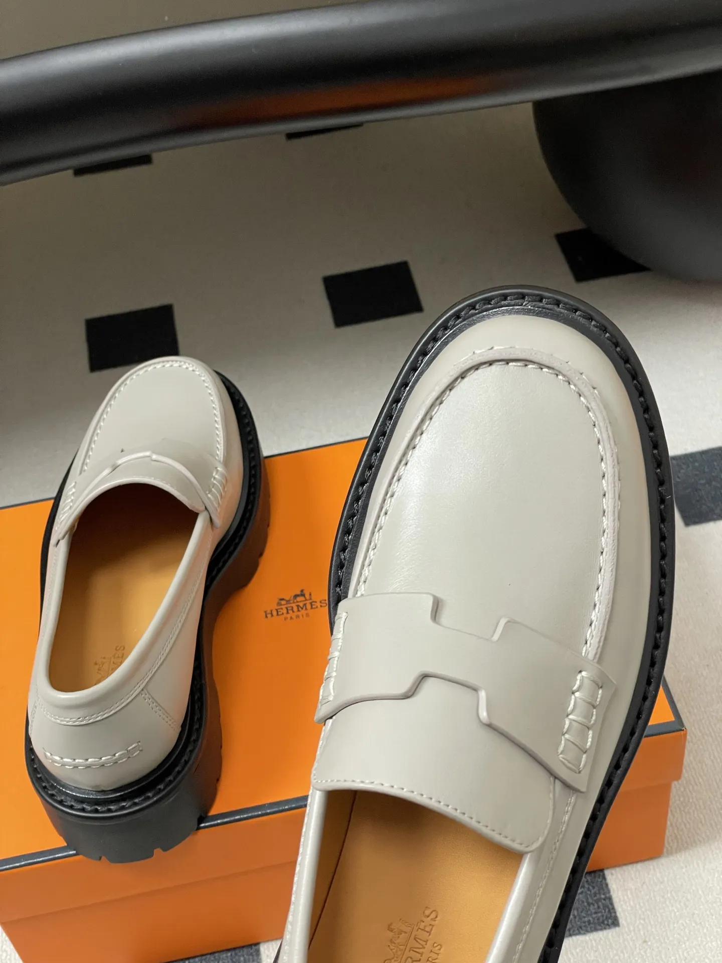 p400-顶级品质 Hermes 爱马仕🐎 H家Klement乐福鞋系列 经典H鞋面厚底乐福鞋老钱风增高小皮鞋 小牛皮乐福鞋,搭配橡胶厚底,经典