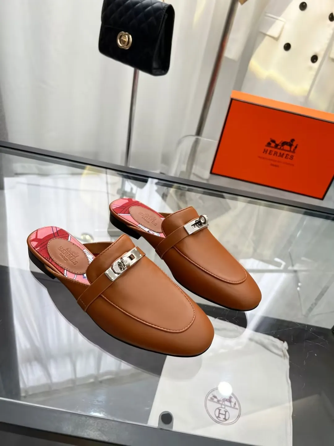 P180 Hermes 爱马仕经典款正品开模定制 五金纯钢五金,最强真空5重 电镀18k白金工艺,永不掉色.. 真皮油边工艺面料:牛皮内里:羊皮‘’大底:橡胶大底码数:35~42