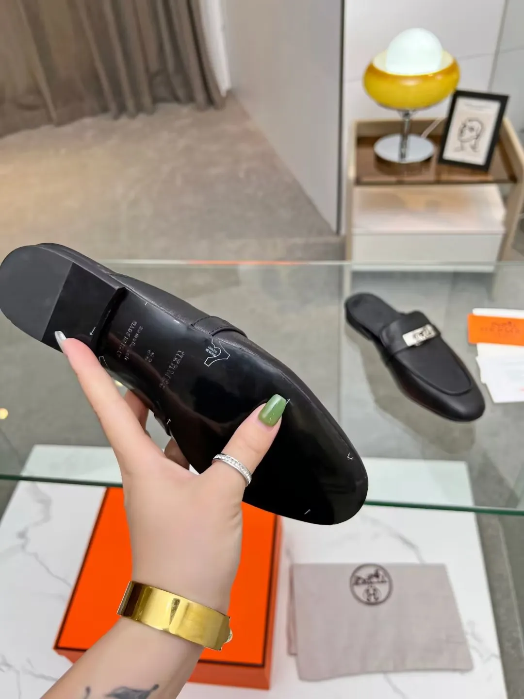 橡胶大底p170真皮大底加40Hermes 爱马仕经典款正品开模定制五金纯钢五金,最强真空5重 电镀18k白金工艺,永不掉色.. 真皮油边工艺面料:牛皮内里:羊皮大底:橡胶大底码数:35~42