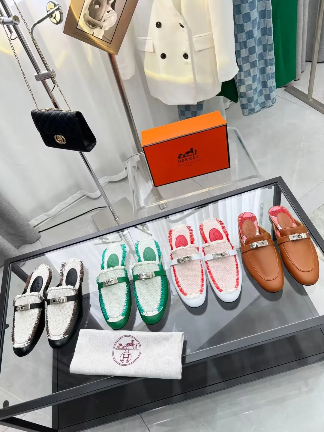 P180 Hermes 爱马仕经典款正品开模定制 五金纯钢五金,最强真空5重 电镀18k白金工艺,永不掉色.. 真皮油边工艺面料:牛皮内里:羊皮‘’大底:橡胶大底码数:35~42