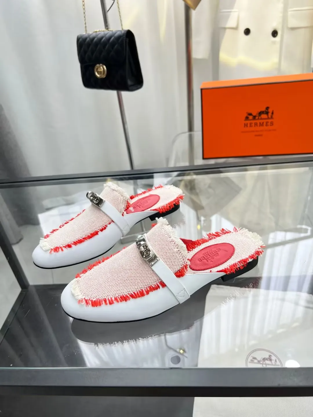 P180 Hermes 爱马仕经典款正品开模定制 五金纯钢五金，最强真空5重 电镀18k白金工艺，永不掉色.. 真皮油边工艺面料：牛皮内里：羊皮&lsquo;&rsquo;大底：橡胶大底码数：35～42