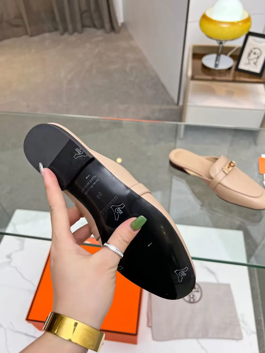 橡胶大底p170真皮大底加40Hermes 爱马仕经典款正品开模定制五金纯钢五金,最强真空5重 电镀18k白金工艺,永不掉色.. 真皮油边工艺面料:牛皮内里:羊皮大底:橡胶大底码数:35~42