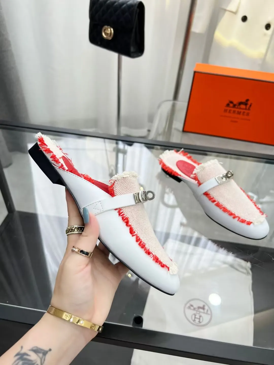 P180 Hermes 爱马仕经典款正品开模定制 五金纯钢五金，最强真空5重 电镀18k白金工艺，永不掉色.. 真皮油边工艺面料：牛皮内里：羊皮&lsquo;&rsquo;大底：橡胶大底码数：35～42