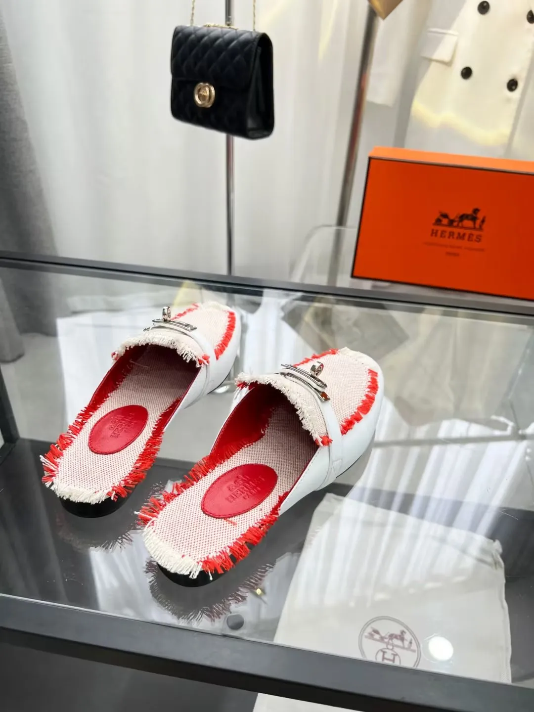 P180 Hermes 爱马仕经典款正品开模定制 五金纯钢五金,最强真空5重 电镀18k白金工艺,永不掉色.. 真皮油边工艺面料:牛皮内里:羊皮‘’大底:橡胶大底码数:35~42