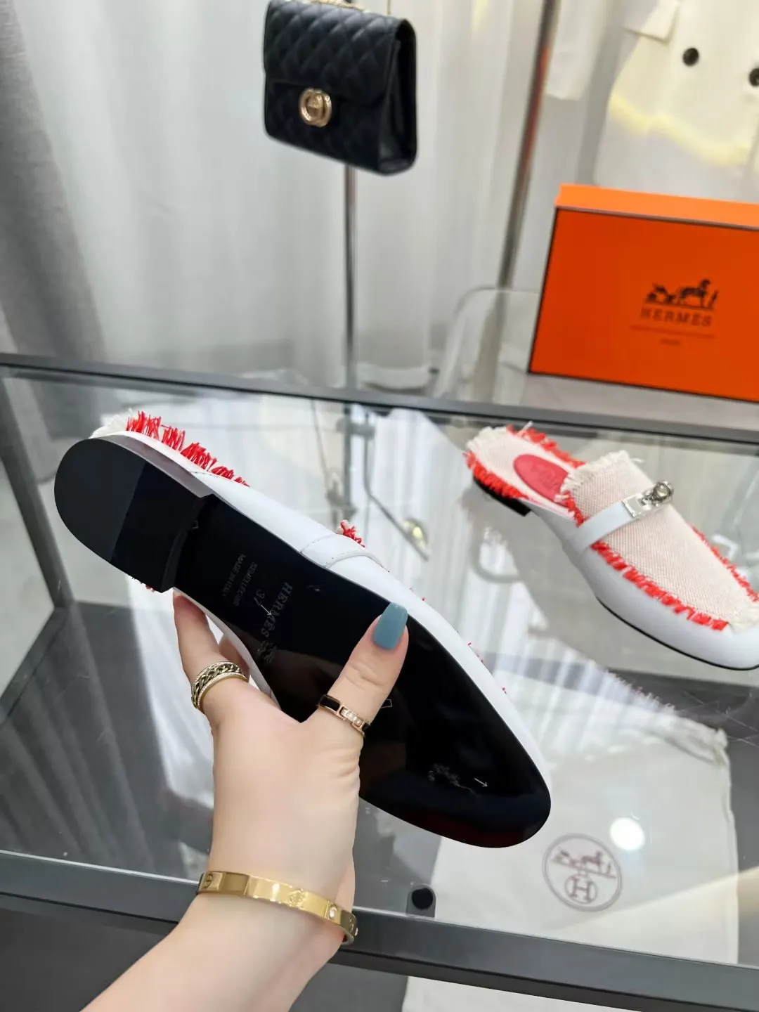 P180 Hermes 爱马仕经典款正品开模定制 五金纯钢五金,最强真空5重 电镀18k白金工艺,永不掉色.. 真皮油边工艺面料:牛皮内里:羊皮‘’大底:橡胶大底码数:35~42