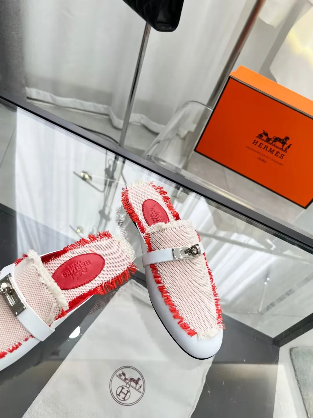 P180 Hermes 爱马仕经典款正品开模定制 五金纯钢五金,最强真空5重 电镀18k白金工艺,永不掉色.. 真皮油边工艺面料:牛皮内里:羊皮‘’大底:橡胶大底码数:35~42