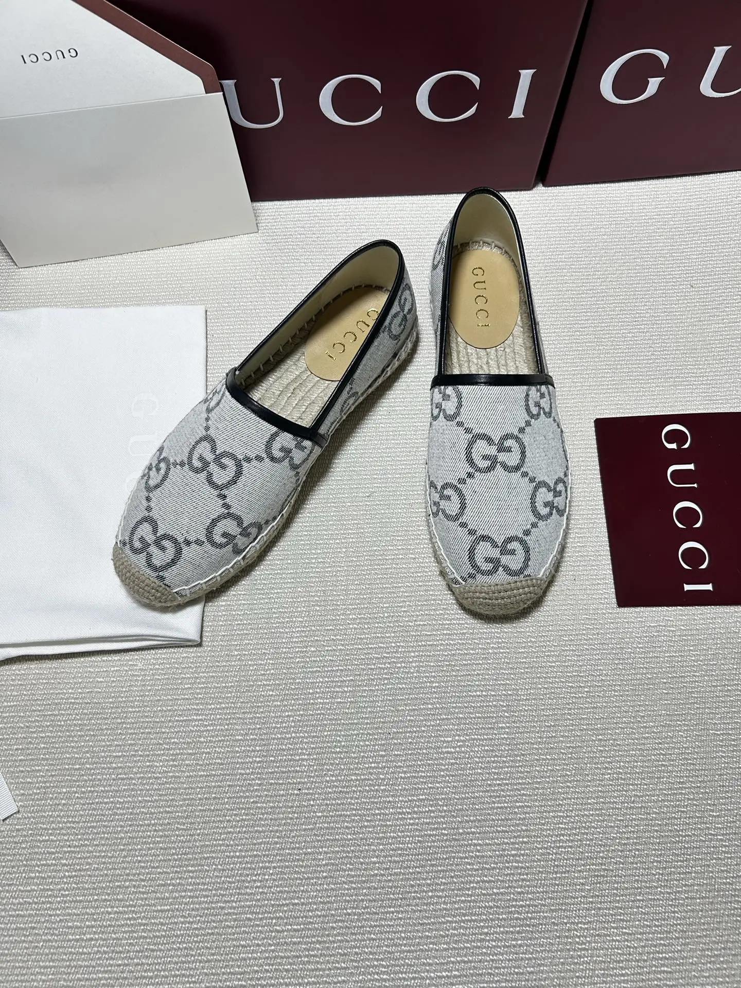 💰160,GUCCi 2025ss新款马衔扣女士新款渔夫鞋 这款鞋采用米色和深棕色GG帆布制 成整双鞋子采购Zp开发打造,全部定制材料,独家开模大底,细节全部对版出货,连包装也做到跟正品一样。码数:35-41(41订做不退不换)