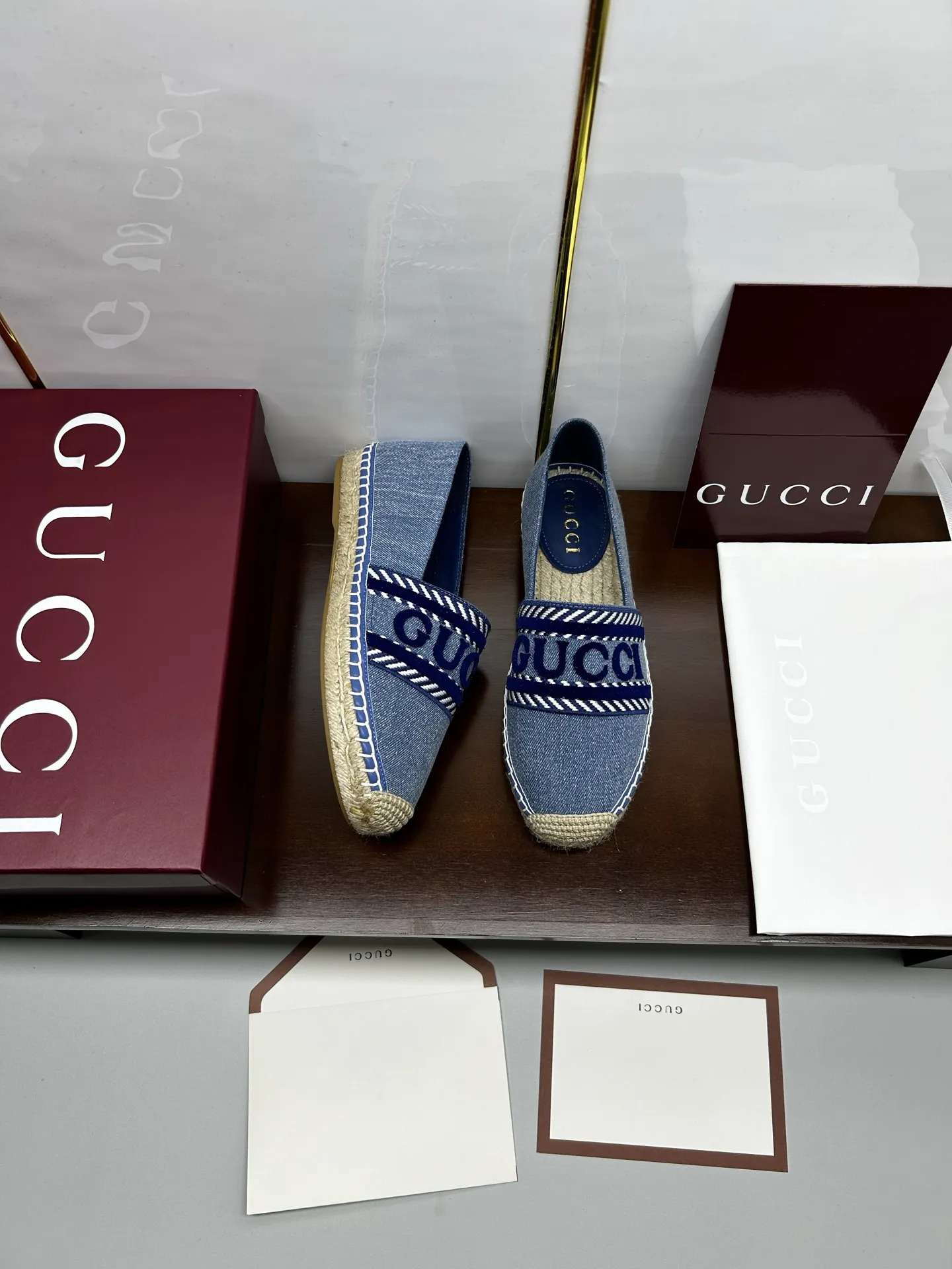 💰200,GUCCi 2025ss新款马衔扣女士新款渔夫鞋 这款鞋采用GG帆布绣花工艺制 成整双鞋子采购Zp开发打造,全部定制材料,独家开模大底,细节全部对版出货,连包装也做到跟正品一样。码数:35-41(41订做不退不换)