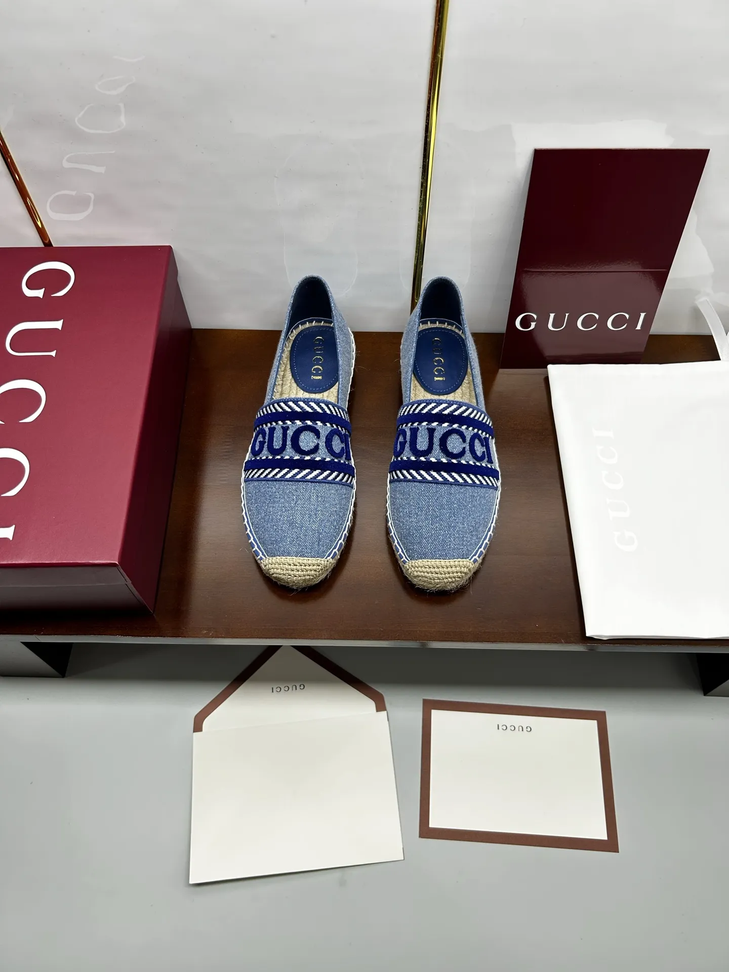 💰200,GUCCi 2025ss新款马衔扣女士新款渔夫鞋 这款鞋采用GG帆布绣花工艺制 成整双鞋子采购Zp开发打造,全部定制材料,独家开模大底,细节全部对版出货,连包装也做到跟正品一样。码数:35-41(41订做不退不换)