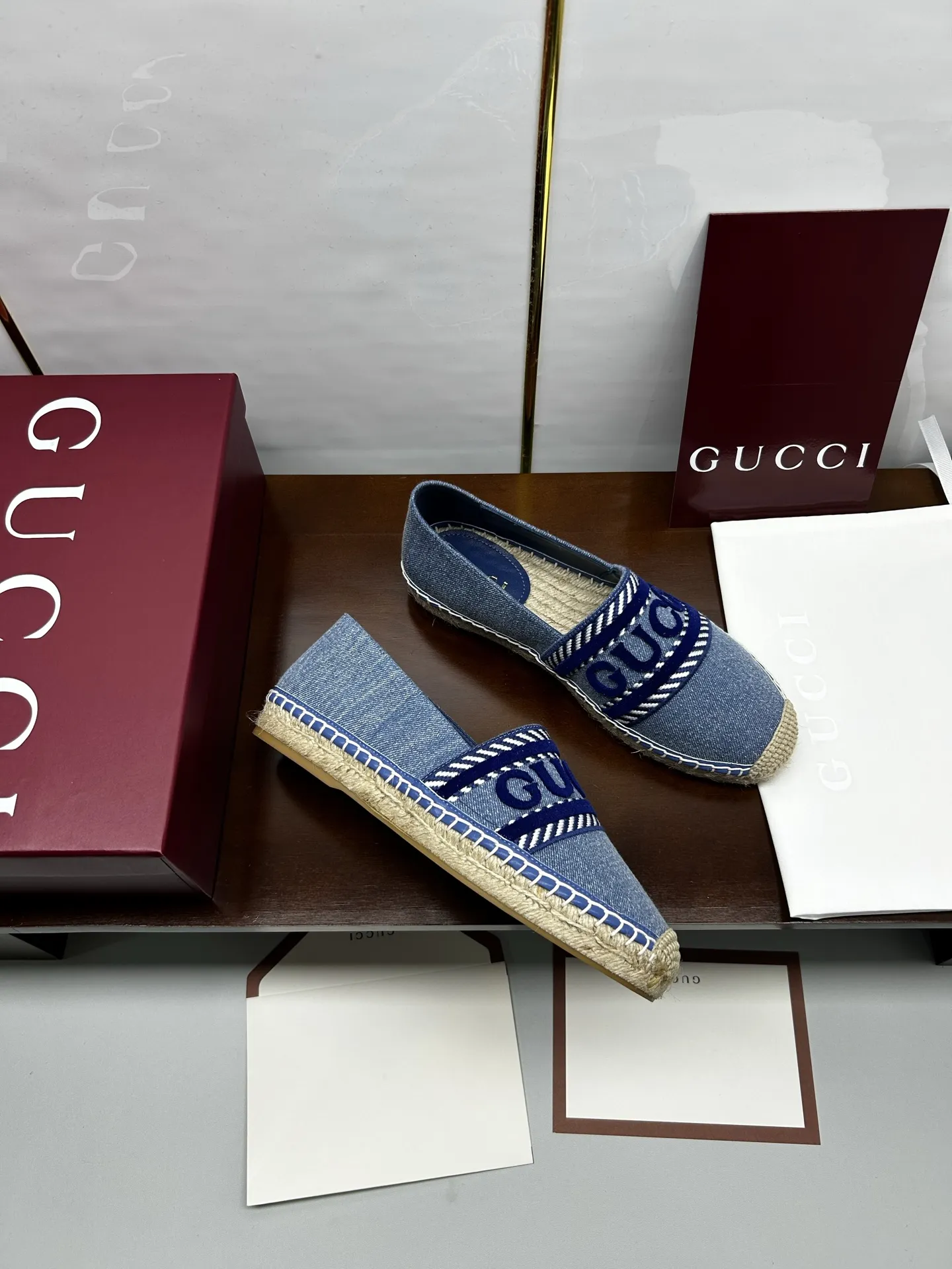 💰200,GUCCi 2025ss新款马衔扣女士新款渔夫鞋 这款鞋采用GG帆布绣花工艺制 成整双鞋子采购Zp开发打造,全部定制材料,独家开模大底,细节全部对版出货,连包装也做到跟正品一样。码数:35-41(41订做不退不换)