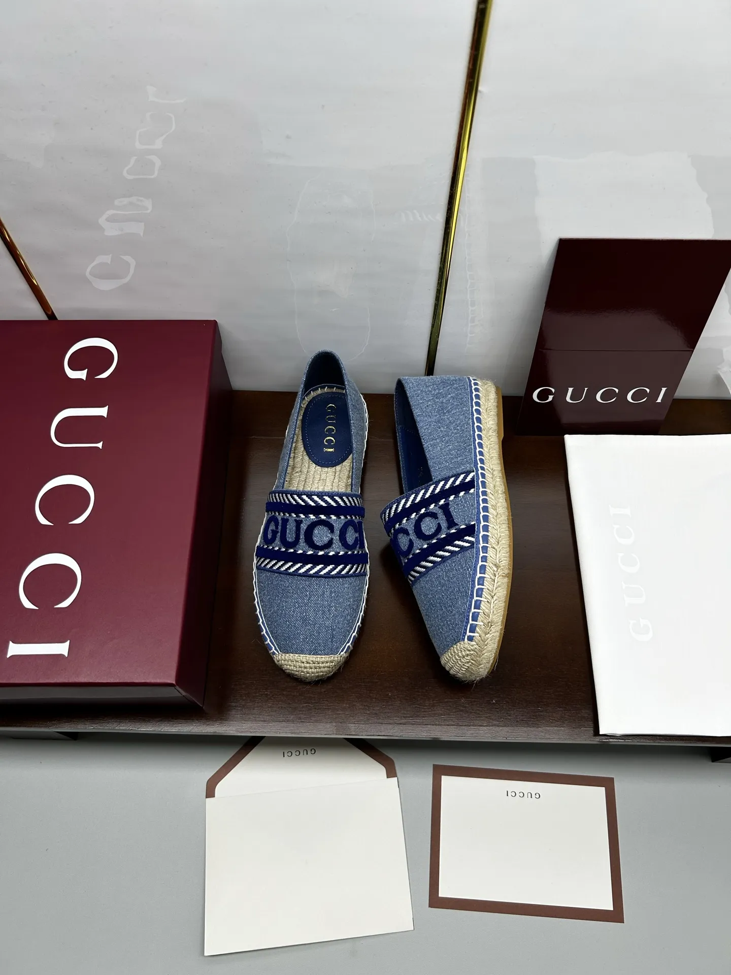 💰200,GUCCi 2025ss新款马衔扣女士新款渔夫鞋 这款鞋采用GG帆布绣花工艺制 成整双鞋子采购Zp开发打造,全部定制材料,独家开模大底,细节全部对版出货,连包装也做到跟正品一样。码数:35-41(41订做不退不换)