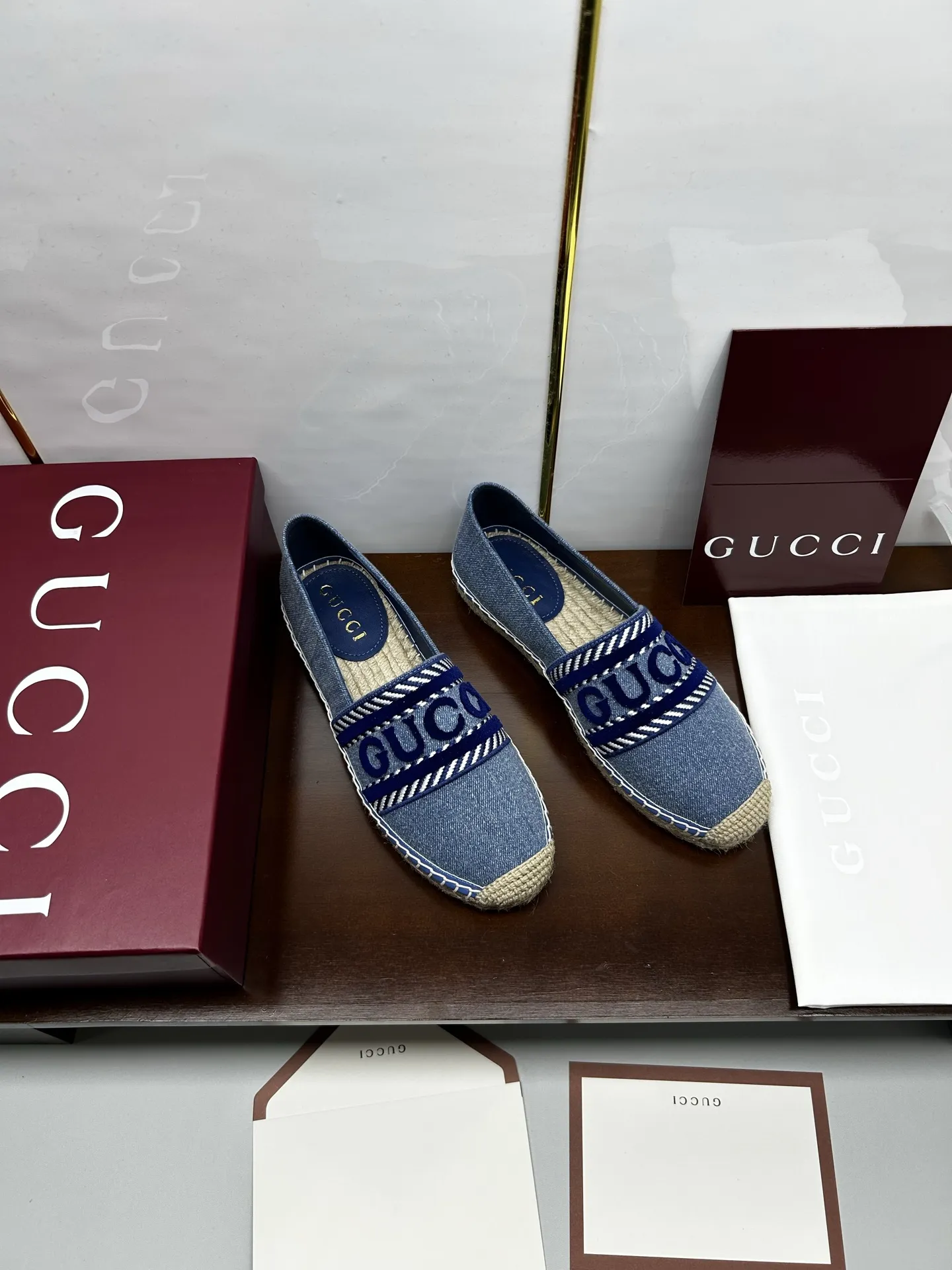💰200,GUCCi 2025ss新款马衔扣女士新款渔夫鞋 这款鞋采用GG帆布绣花工艺制 成整双鞋子采购Zp开发打造,全部定制材料,独家开模大底,细节全部对版出货,连包装也做到跟正品一样。码数:35-41(41订做不退不换)