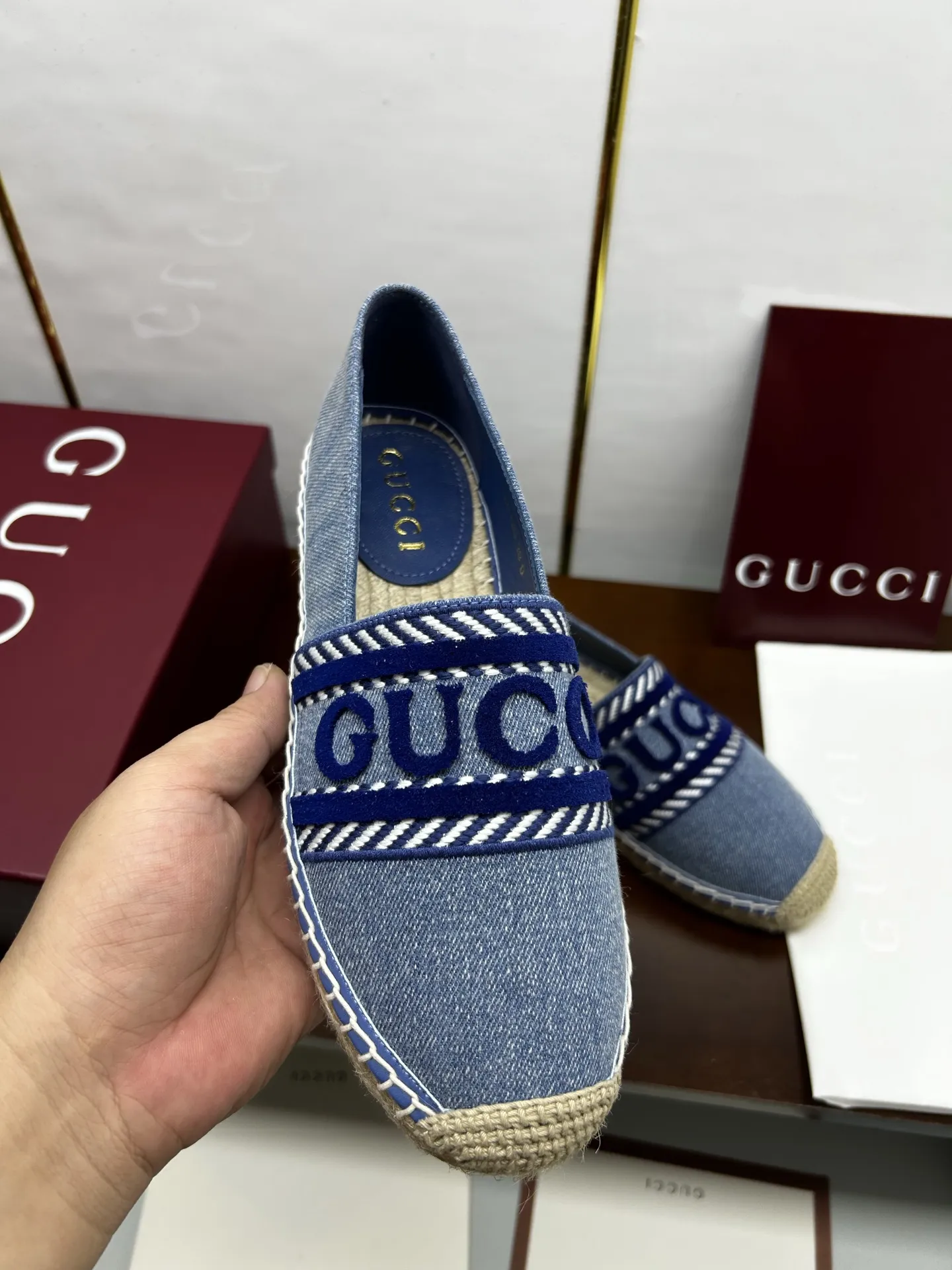💰200，GUCCi 2025ss新款马衔扣女士新款渔夫鞋 这款鞋采用GG帆布绣花工艺制 成整双鞋子采购Zp开发打造，全部定制材料，独家开模大底，细节全部对版出货，连包装也做到跟正品一样。码数:35-41（41订做不退不换）