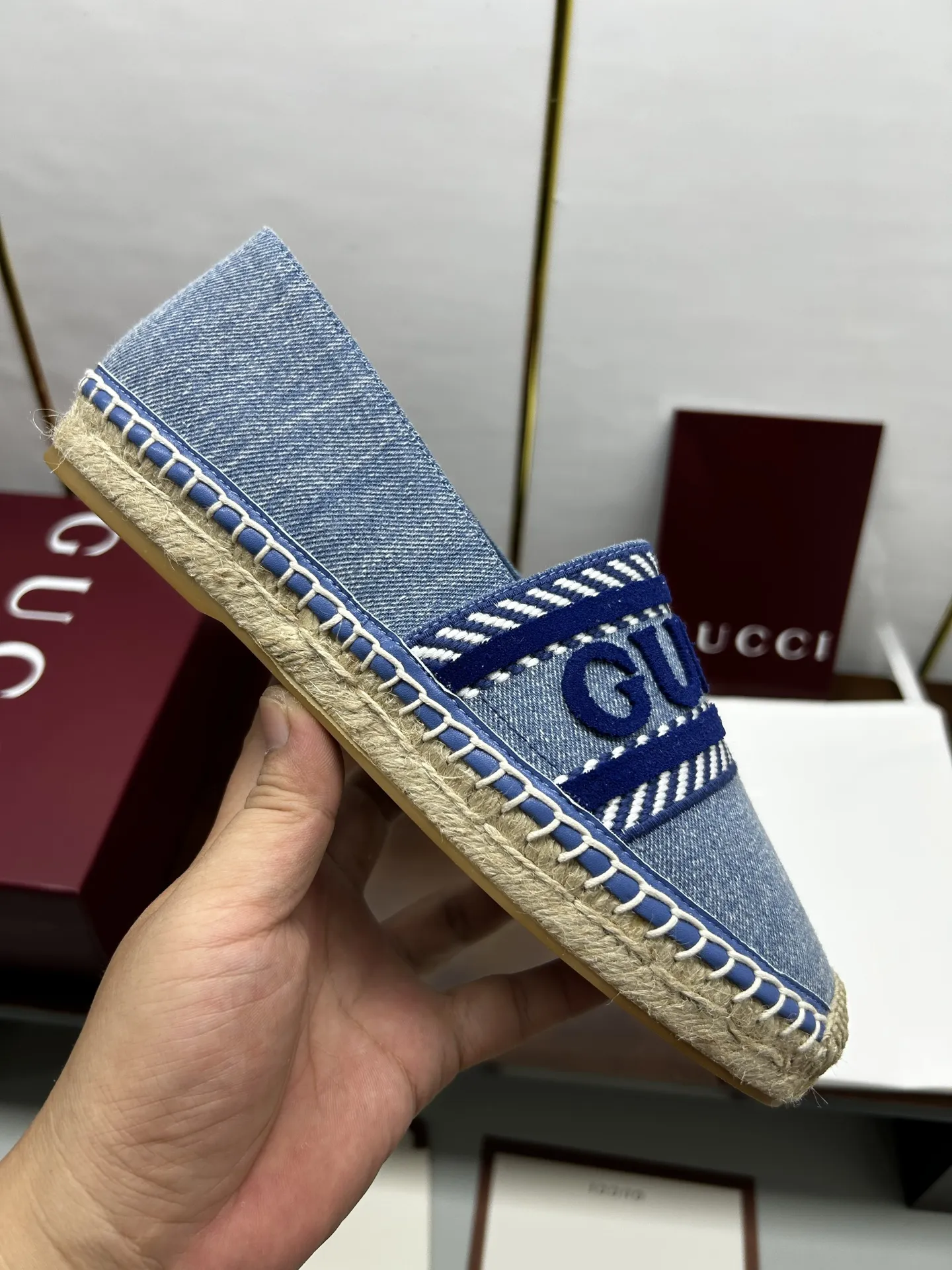 💰200,GUCCi 2025ss新款马衔扣女士新款渔夫鞋 这款鞋采用GG帆布绣花工艺制 成整双鞋子采购Zp开发打造,全部定制材料,独家开模大底,细节全部对版出货,连包装也做到跟正品一样。码数:35-41(41订做不退不换)