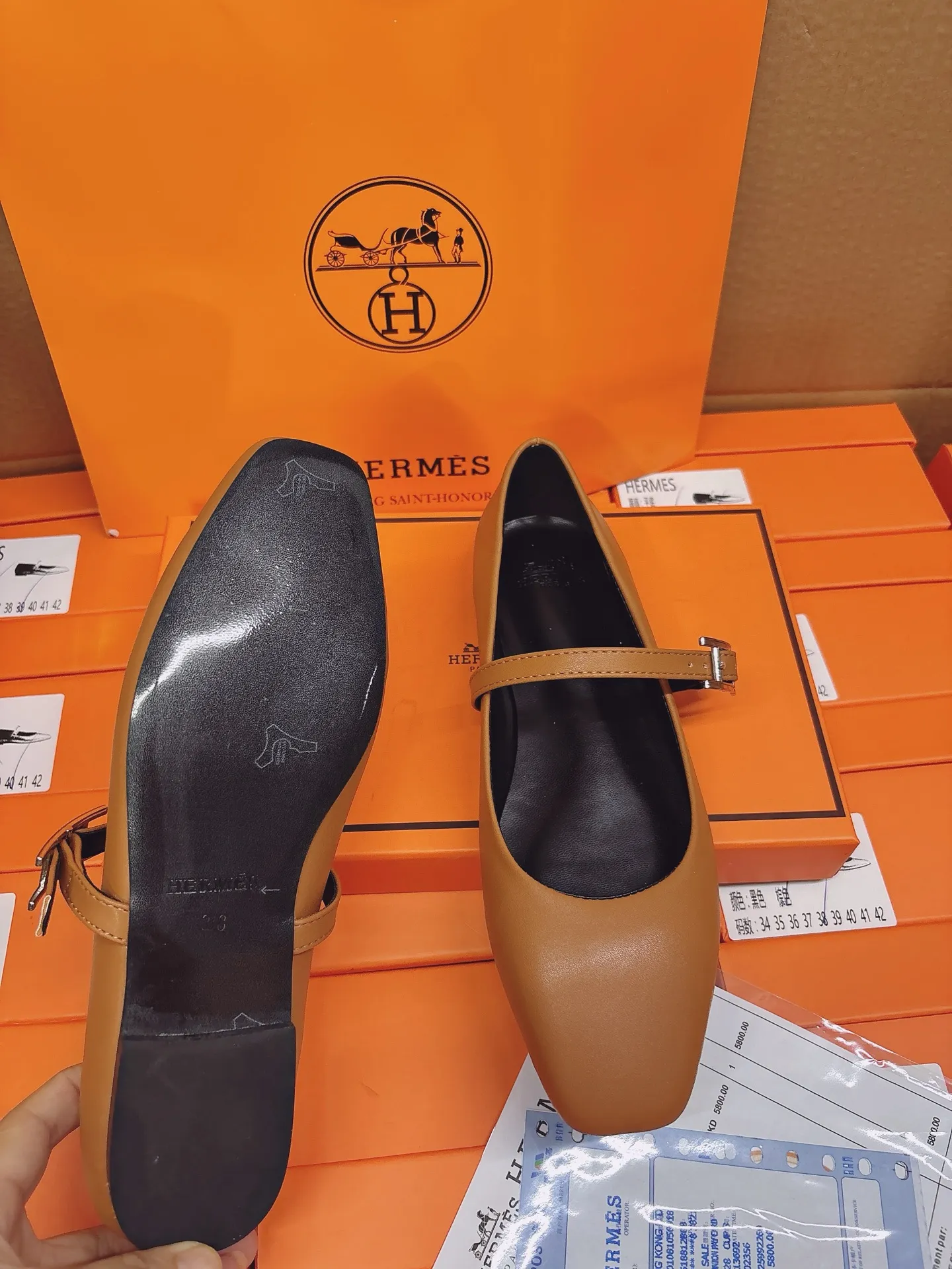 橙子出厂价💰100 HERMES 爱马仕🆕顶级专柜 早春新款 官网上新 爱马仕种草新品 25SS-钻扣玛丽珍/爱马仕/HERMES/玛丽珍 早春多巴胺穿搭 专柜限定 小红书推荐 时尚单品 ➤ 原版开模 代购版本 ➤ 进口超迁皮/牛反绒 ➤ 垫脚超迁 ➤ 私膜真皮大底 ➤ 全套专柜包装 Size：34-42