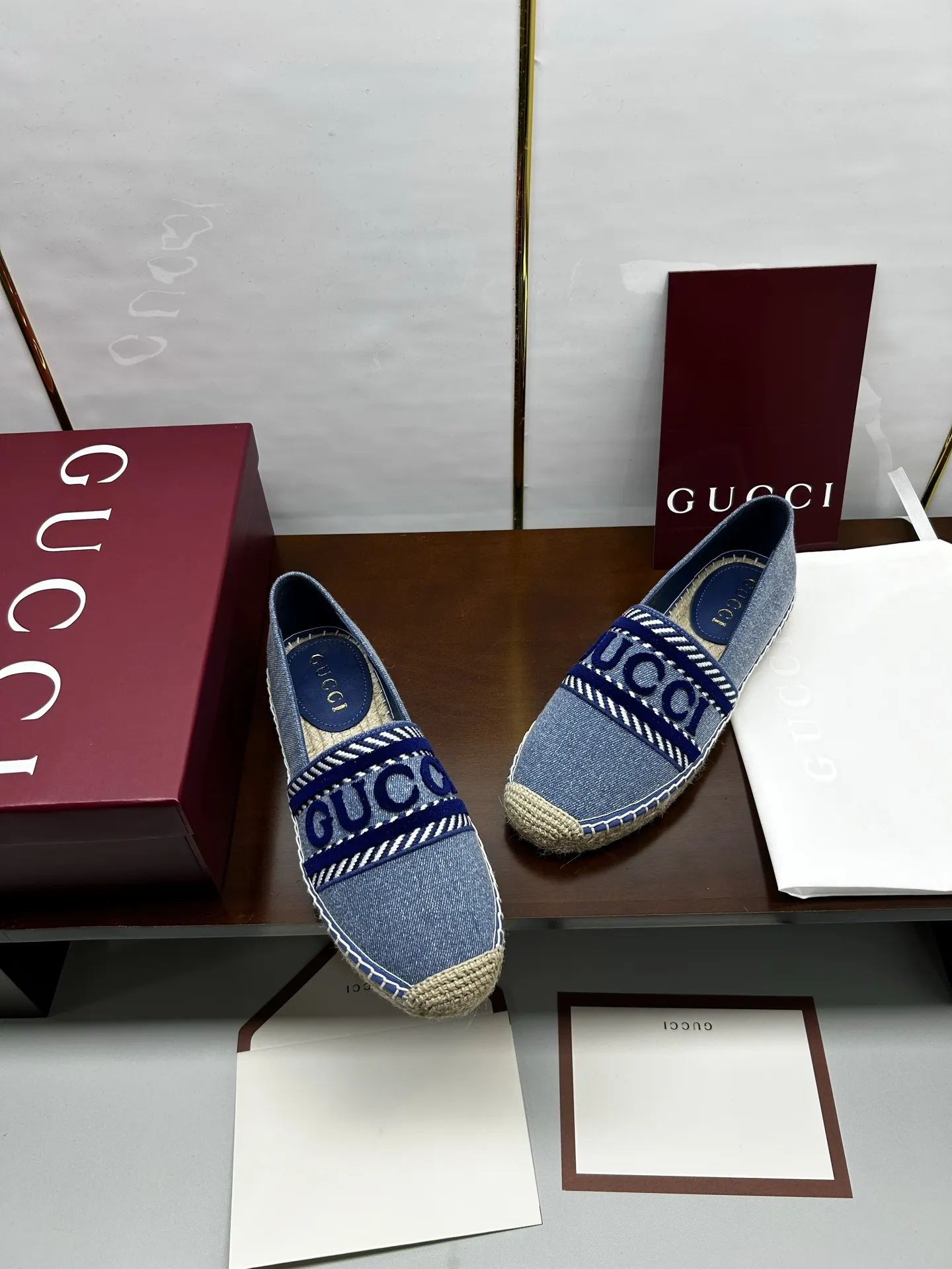 💰200,GUCCi 2025ss新款马衔扣女士新款渔夫鞋 这款鞋采用GG帆布绣花工艺制 成整双鞋子采购Zp开发打造,全部定制材料,独家开模大底,细节全部对版出货,连包装也做到跟正品一样。码数:35-41(41订做不退不换)