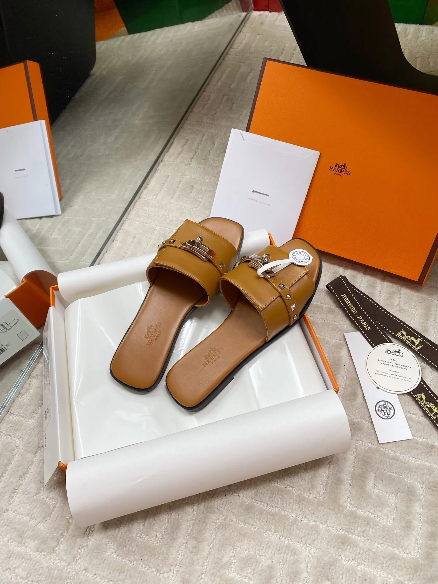 橙子出厂价💰95 Hermes 爱马仕Giulia凉鞋系列 时尚又百搭 超级舒服 每个细节都做到极致 独家开模纯钢Kelly扣 ▪️SIZE:35~40