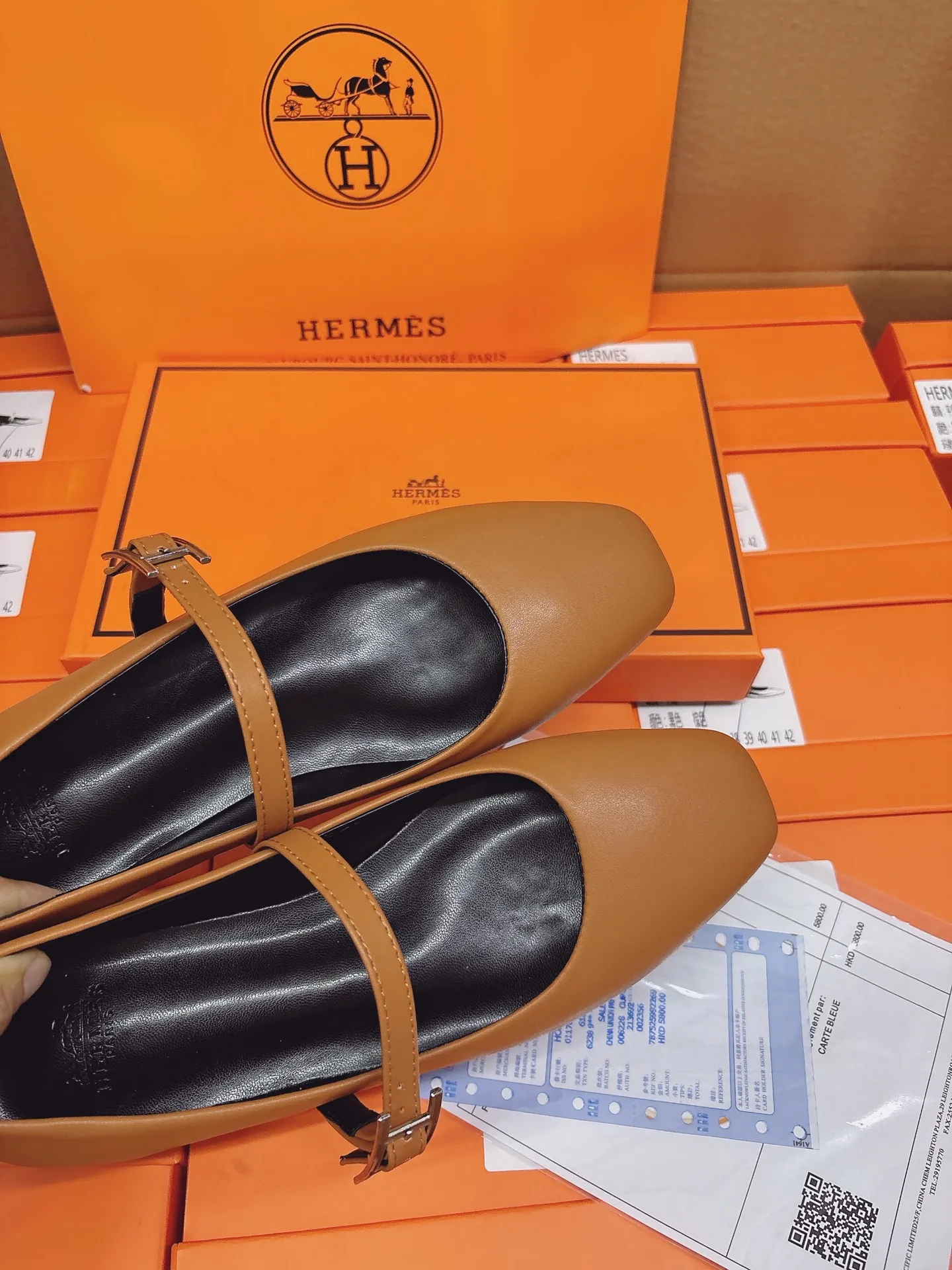 橙子出厂价💰100 HERMES 爱马仕🆕顶级专柜 早春新款 官网上新 爱马仕种草新品 25SS-钻扣玛丽珍/爱马仕/HERMES/玛丽珍 早春多巴胺穿搭 专柜限定 小红书推荐 时尚单品 ➤ 原版开模 代购版本 ➤ 进口超迁皮/牛反绒 ➤ 垫脚超迁 ➤ 私膜真皮大底 ➤ 全套专柜包装 Size：34-42