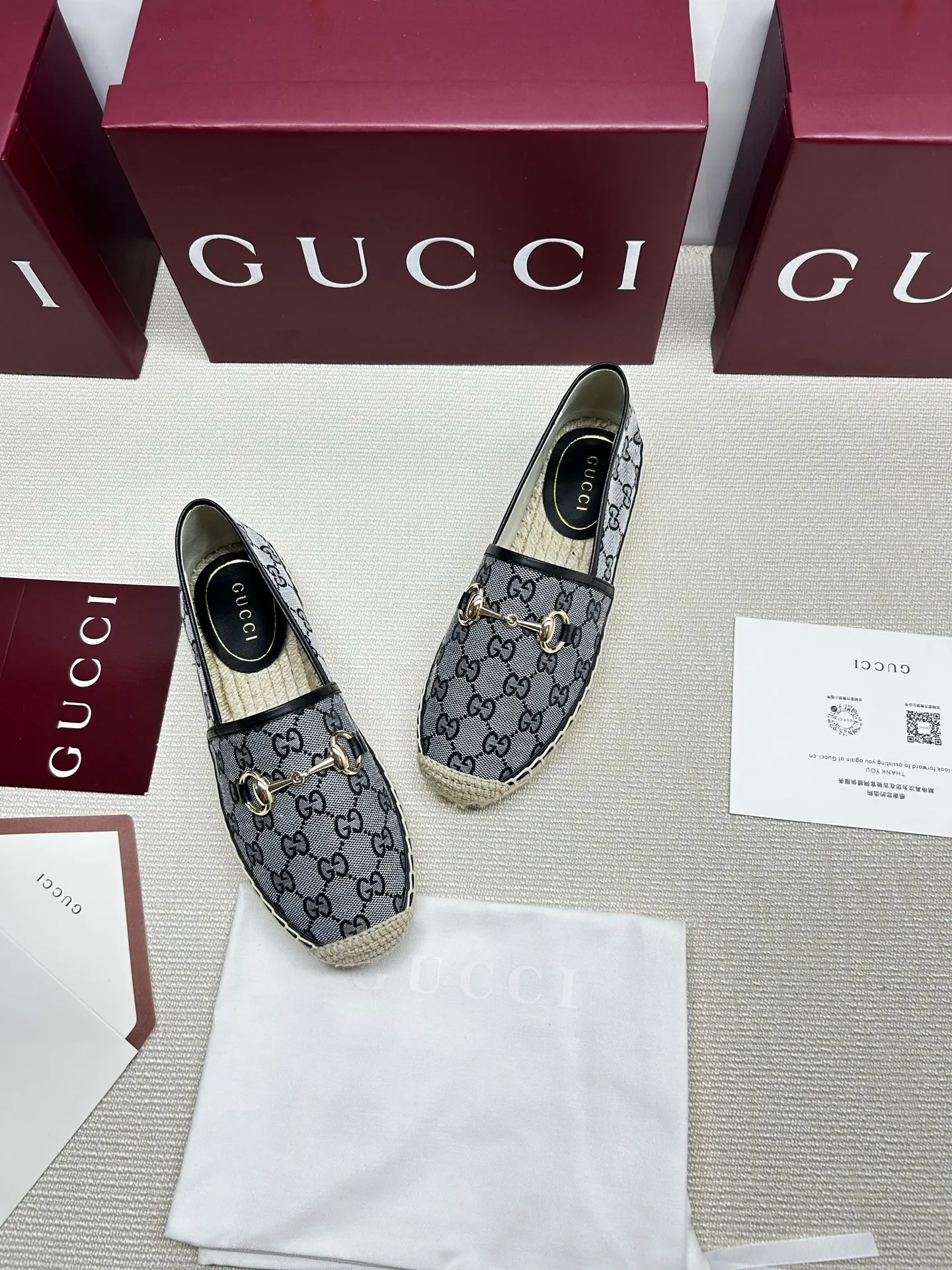 💰170,GUCCi 2025ss新款马衔扣女士新款渔夫鞋 这款鞋采用米色和深棕色GG帆布制 成整双鞋子采购Zp开发打造,全部定制材料,独家开模大底,细节全部对版出货,连包装也做到跟正品一样。码数:35-41(41订做不退不换)