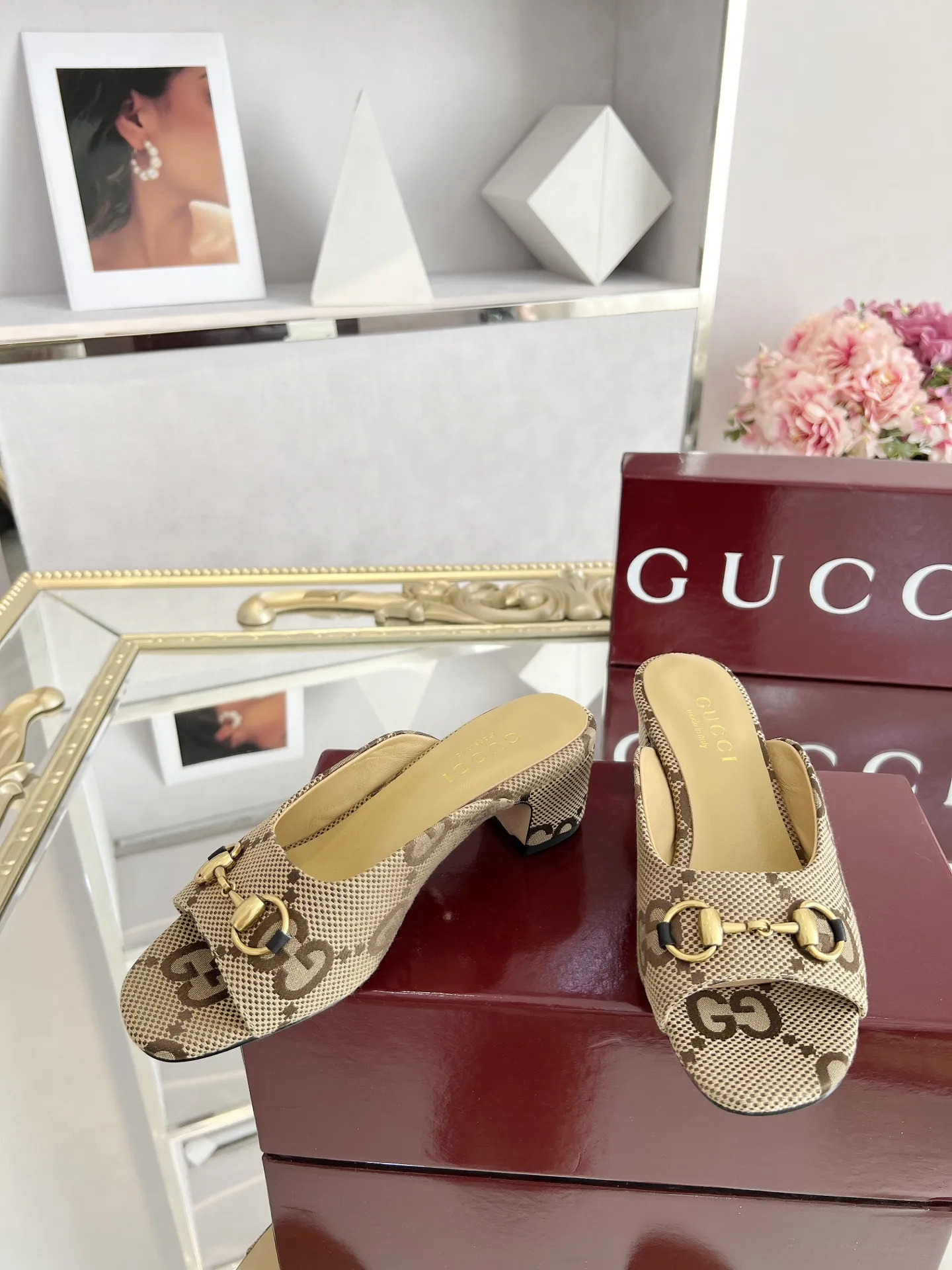 上新啦🔥🔥🔥Gucci古驰2025新款拖鞋 高跟百搭显瘦、受用原版1:1五金! 面料采用头层牛皮 内里/垫脚羊皮 标准码数35/41,四色可选 跟高3.5cm P170💰💰