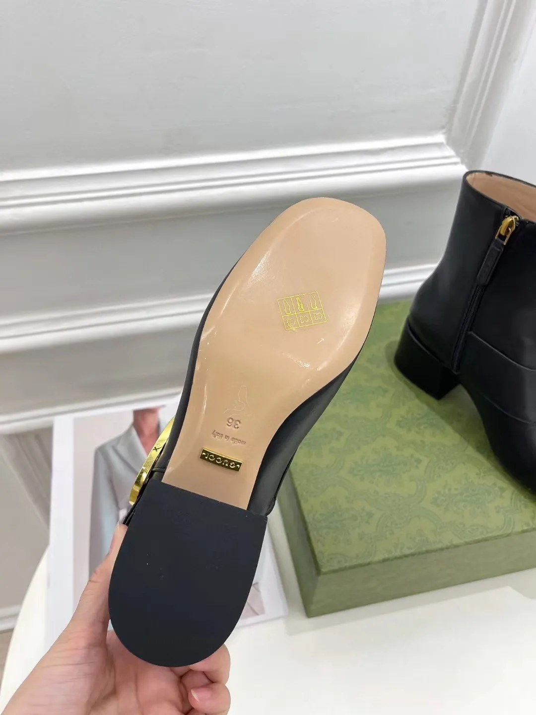 GUCCI 古奇 时尚大爆款 巧妙运用方形鞋头GG扣等设计时尚风范 面料：粒面牛皮/羊皮 内里：垫脚 进口羊皮 跟高：5.5cm 意大利真皮大底一比一生产 码数:35&mdash;42码 备注: 40 41 42 定做 工厂直批320