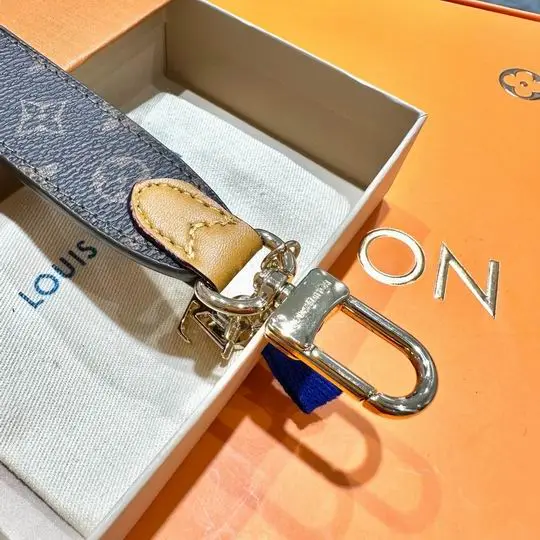 LV keyring 03lyh311 (1)