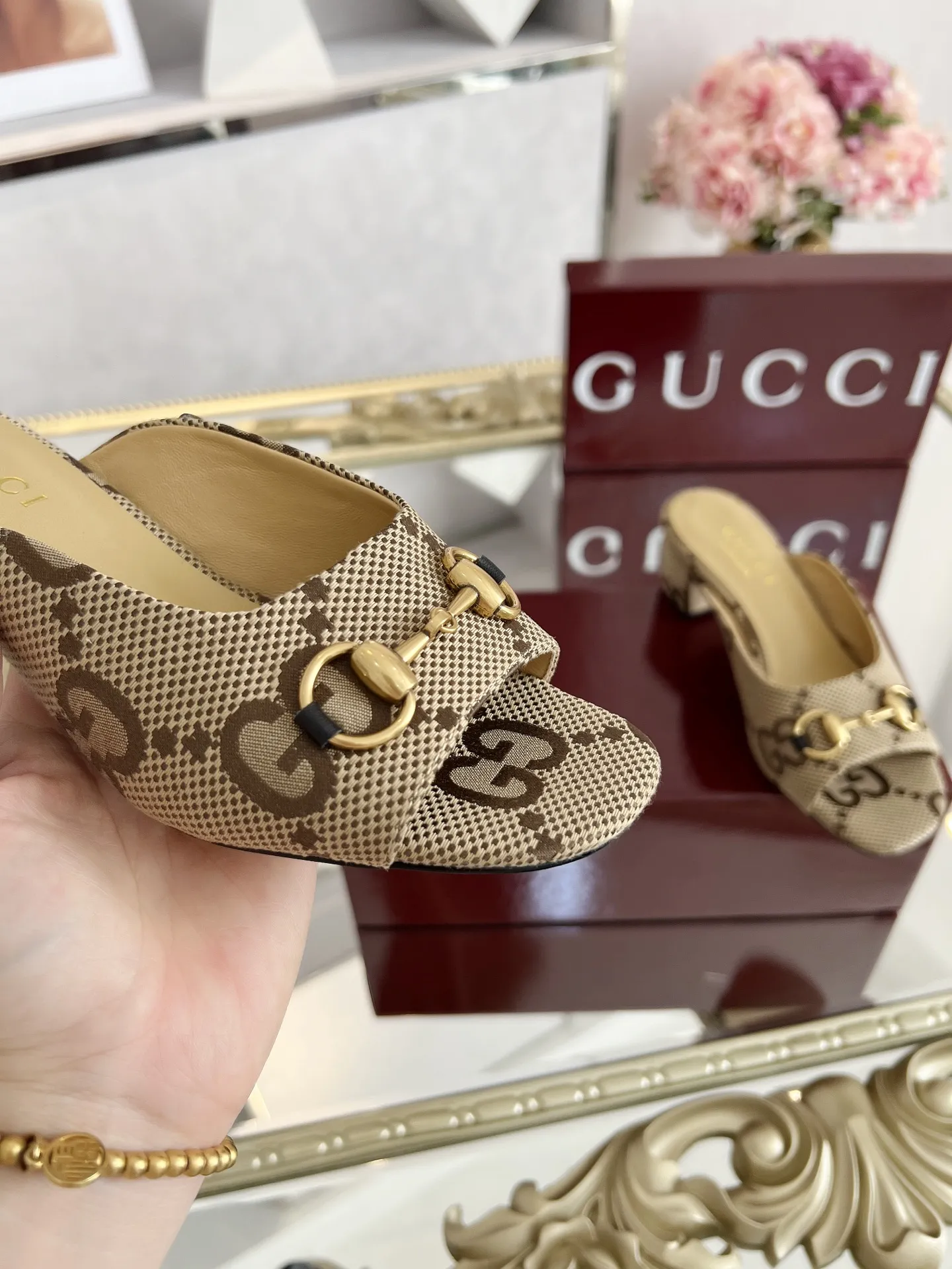 上新啦🔥🔥🔥Gucci古驰2025新款拖鞋 高跟百搭显瘦、受用原版1:1五金！ 面料采用头层牛皮 内里/垫脚羊皮 标准码数35/41，四色可选 跟高3.5cm P170💰💰