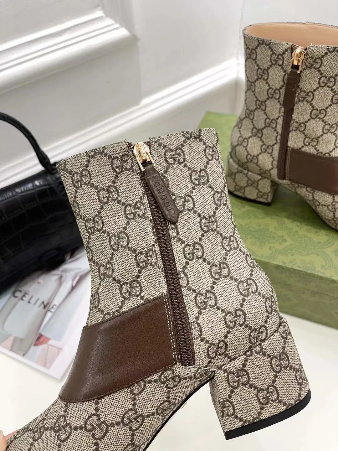 GUCCI 古奇 时尚大爆款 巧妙运用方形鞋头GG扣等设计时尚风范 面料:磨砂羊京 内里：垫脚 进口羊皮 跟高：5.5cm 意大利真皮大底一比一生产 码数:35&mdash;42码 备注: 40 41 42 定做 p320