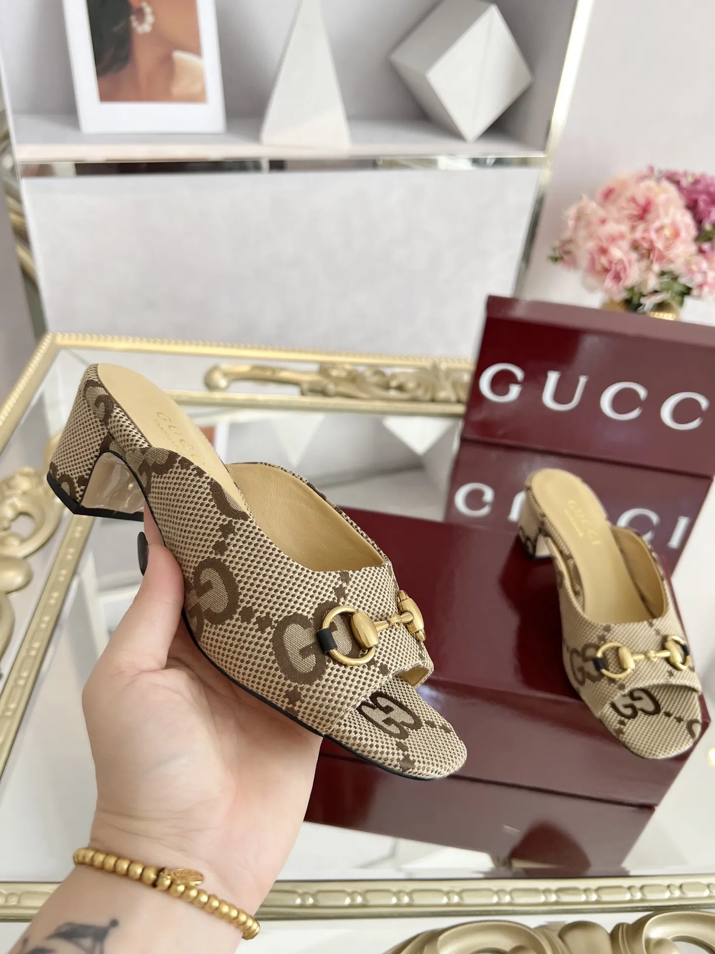 上新啦🔥🔥🔥Gucci古驰2025新款拖鞋 高跟百搭显瘦、受用原版1:1五金! 面料采用头层牛皮 内里/垫脚羊皮 标准码数35/41,四色可选 跟高3.5cm P170💰💰