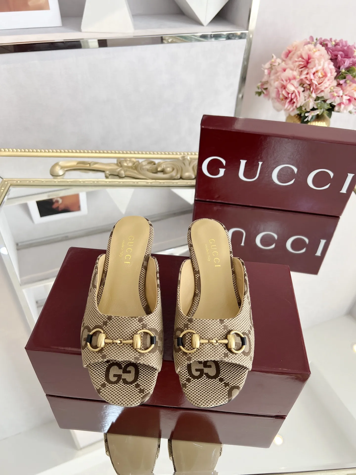 上新啦🔥🔥🔥Gucci古驰2025新款拖鞋 高跟百搭显瘦、受用原版1:1五金！ 面料采用头层牛皮 内里/垫脚羊皮 标准码数35/41，四色可选 跟高3.5cm P170💰💰