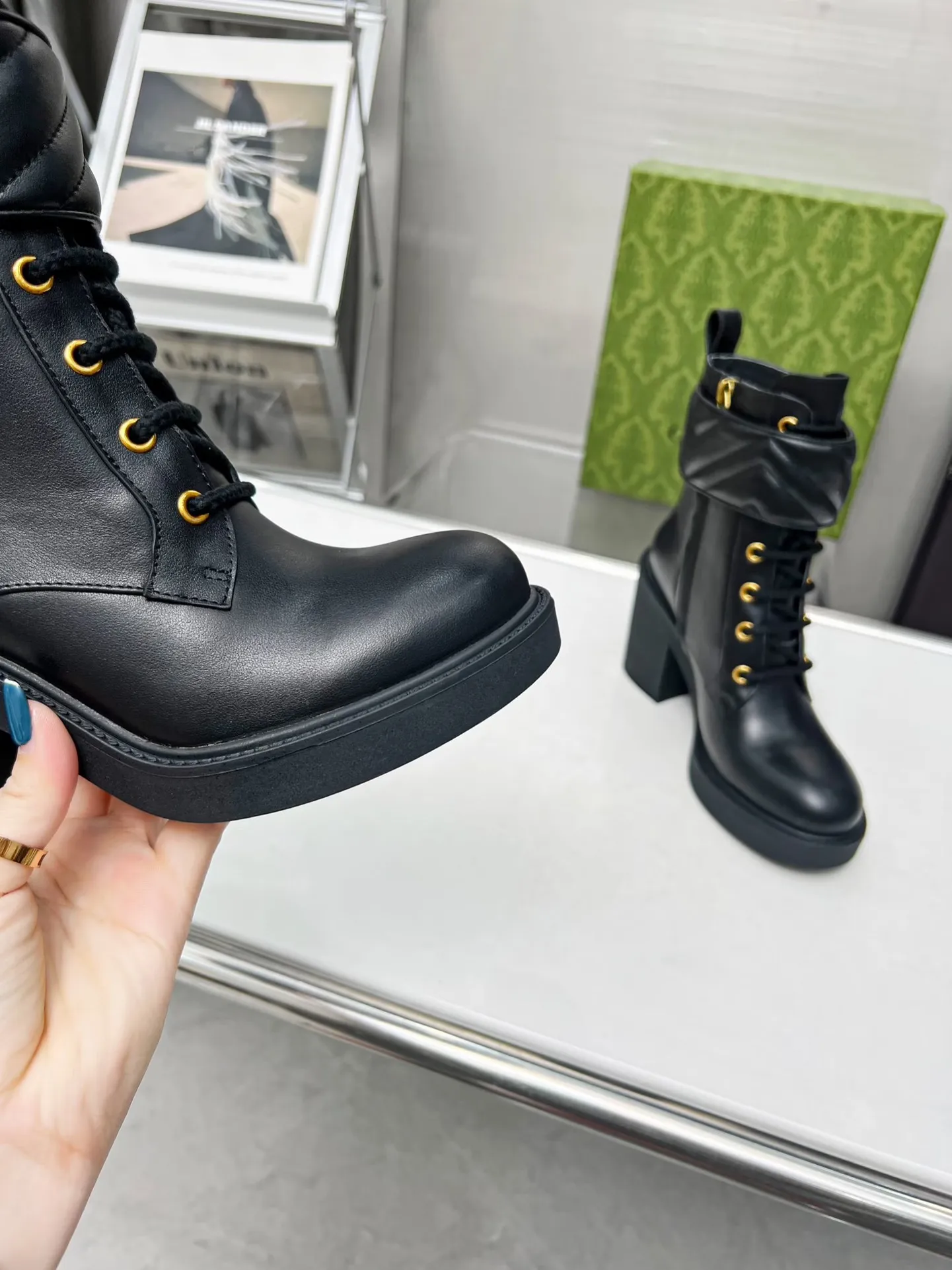 ❤️P270💰 秋冬GUCCI双G踝靴原版开模和电绣魔术带卡其色GG帆布标识元素搭配、高级感十足 侧拉链穿脱超方便 面料:牛皮 内里/垫脚:牛里 TPU大底 跟高8cm 码数:35-42#