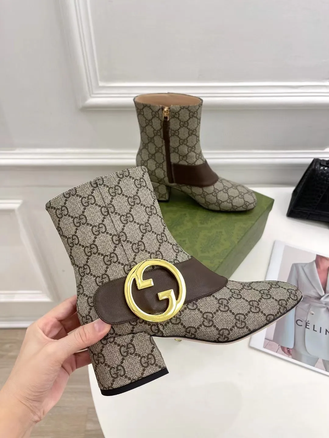 GUCCI 古奇 时尚大爆款 巧妙运用方形鞋头GG扣等设计时尚风范 面料:磨砂羊京 内里：垫脚 进口羊皮 跟高：5.5cm 意大利真皮大底一比一生产 码数:35&mdash;42码 备注: 40 41 42 定做 p320